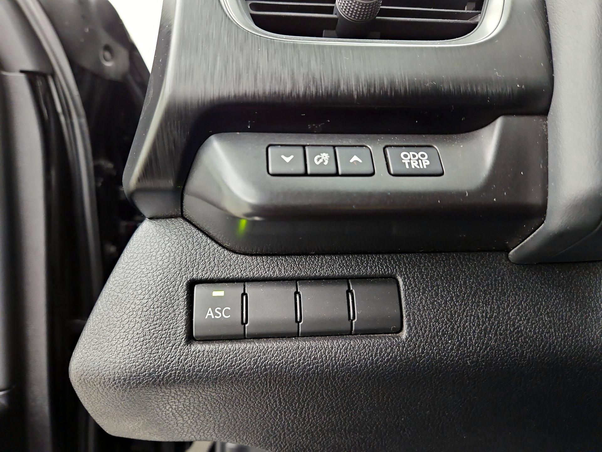 Thumbnail: 2021 Lexus UX - 13