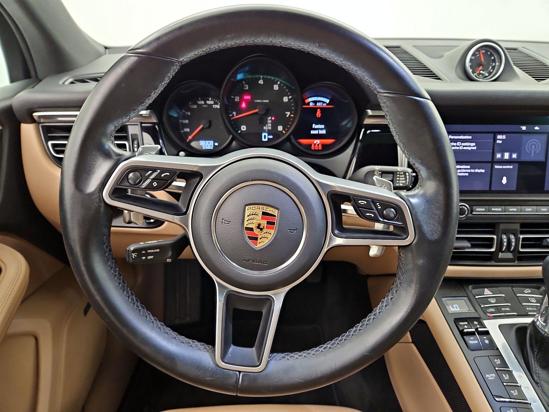 Thumbnail: 2021 Porsche Macan - 10
