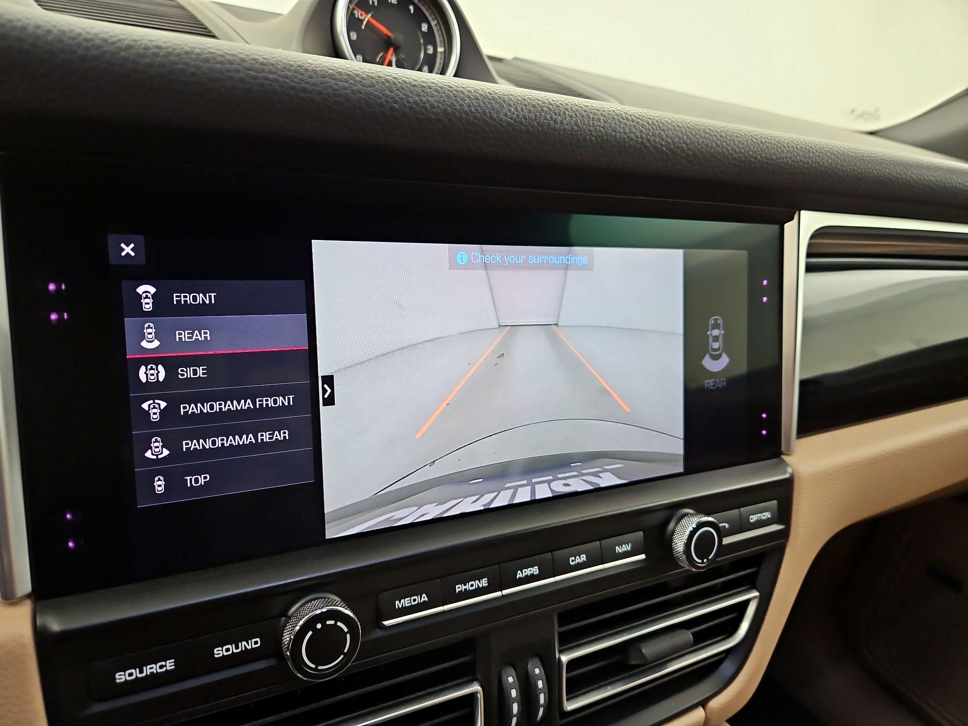 Thumbnail: 2021 Porsche Macan - 15