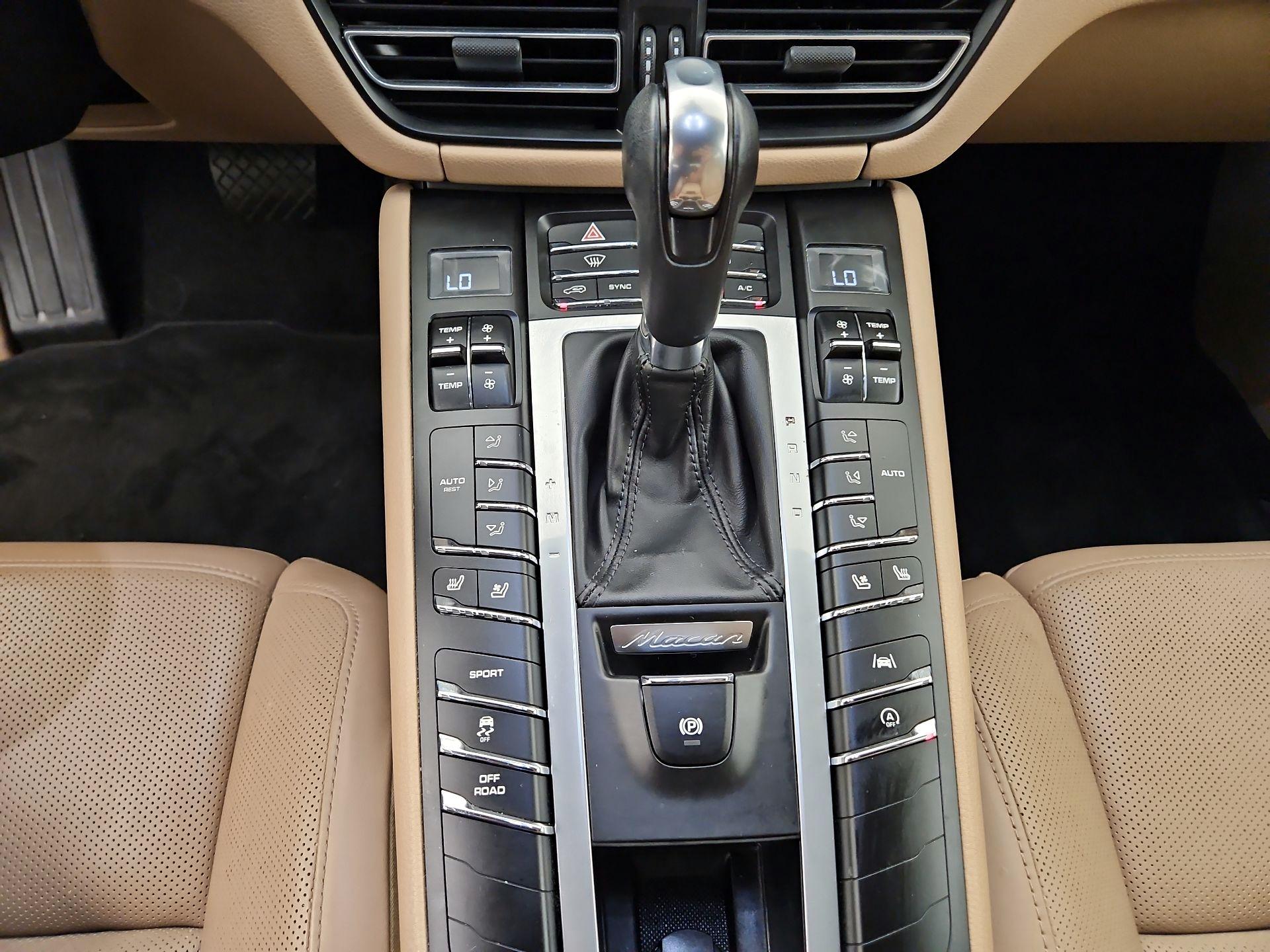 Thumbnail: 2021 Porsche Macan - 18