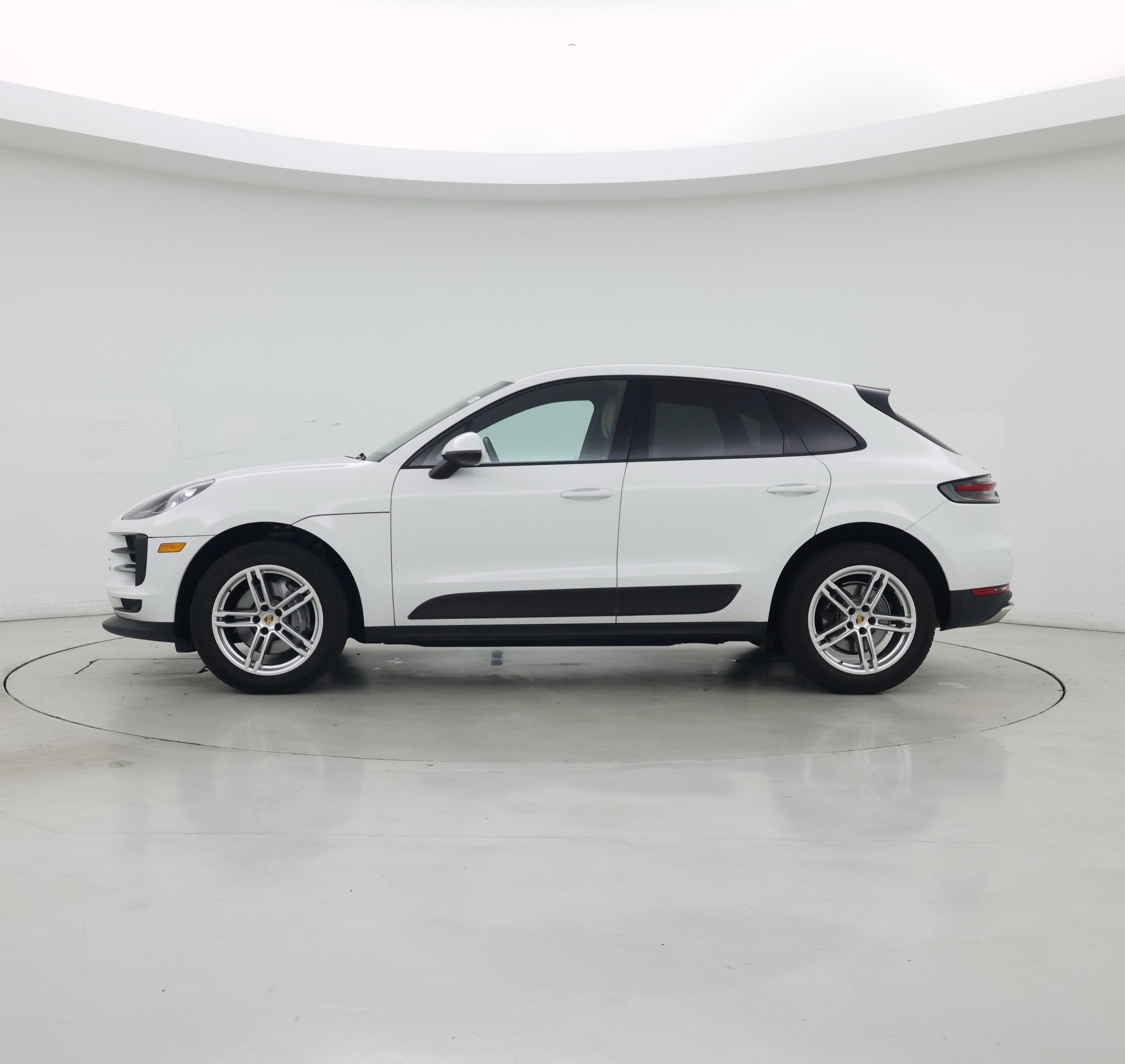 Thumbnail: 2021 Porsche Macan - 3