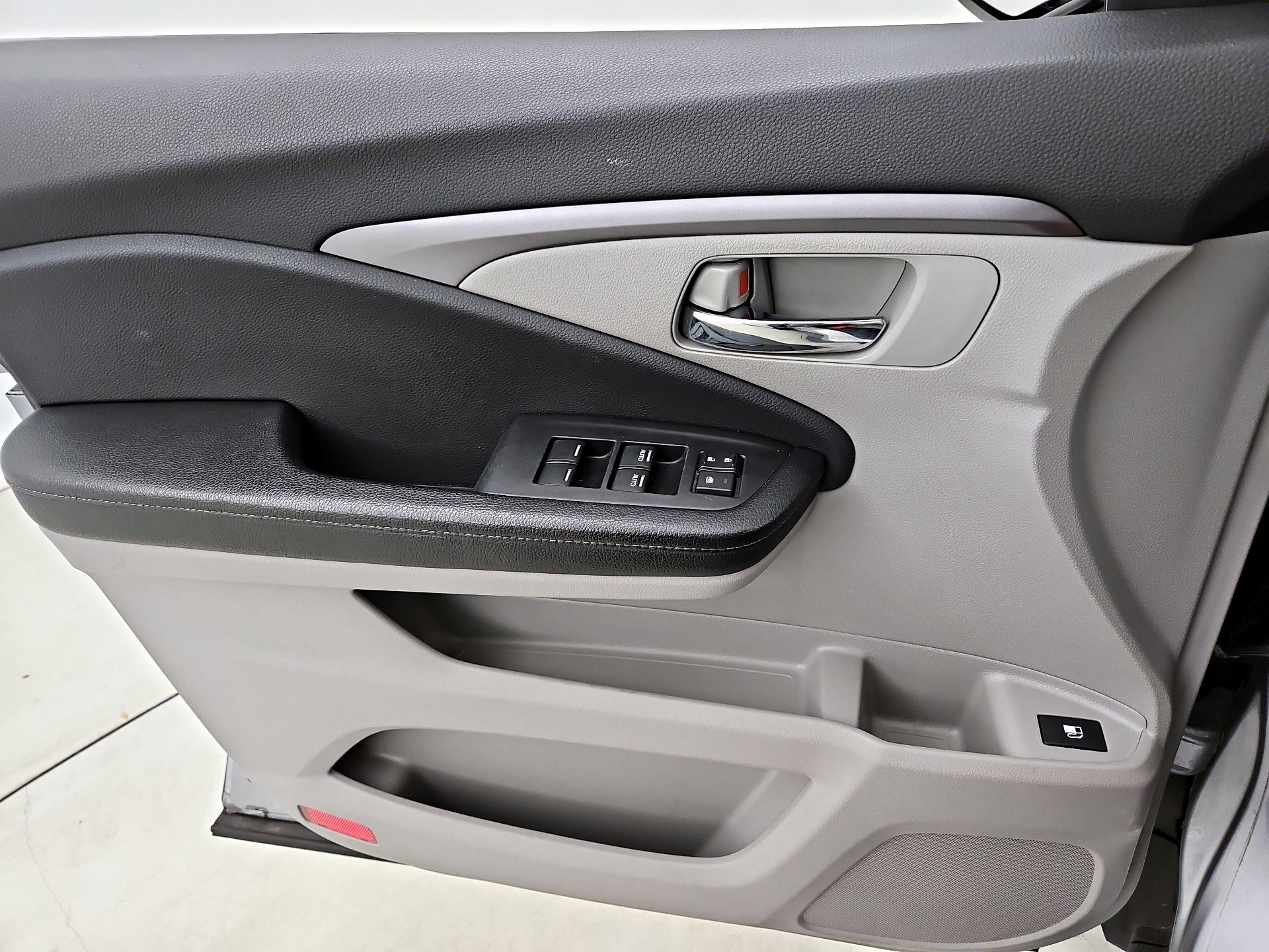 Thumbnail: 2017 Honda Ridgeline - 12