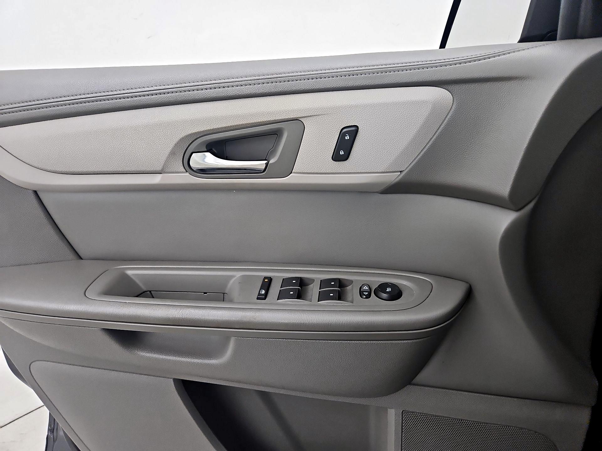 Thumbnail: 2015 Chevrolet Traverse - 12