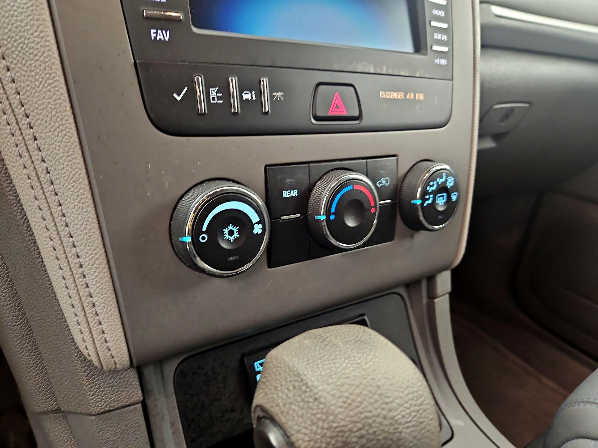 Thumbnail: 2015 Chevrolet Traverse - 16