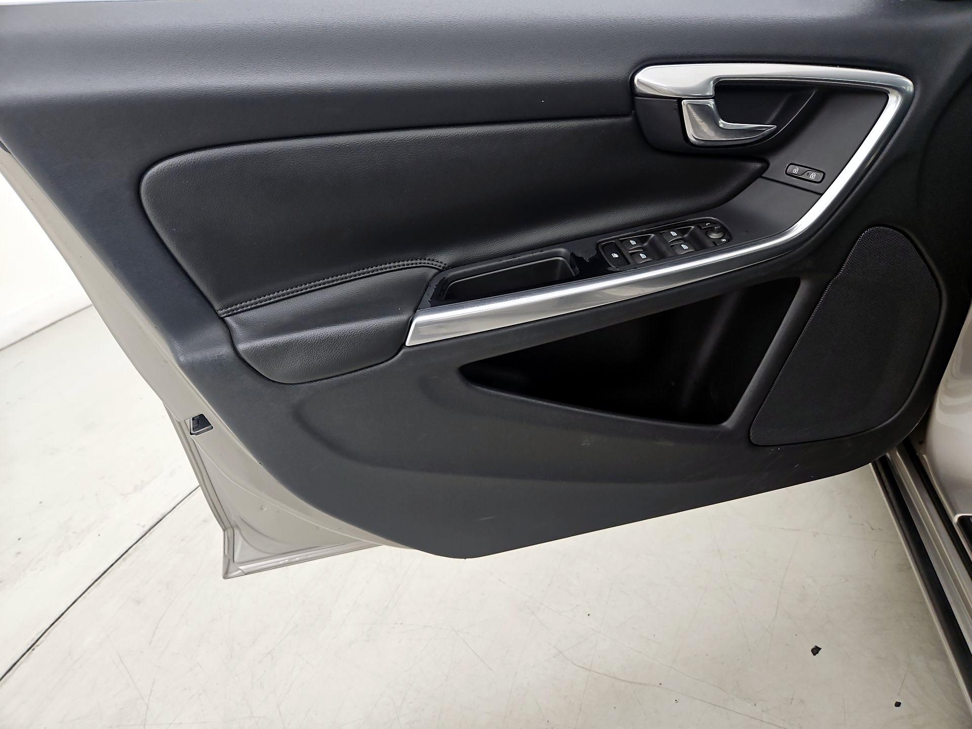 Thumbnail: 2016 Volvo S60 - 12