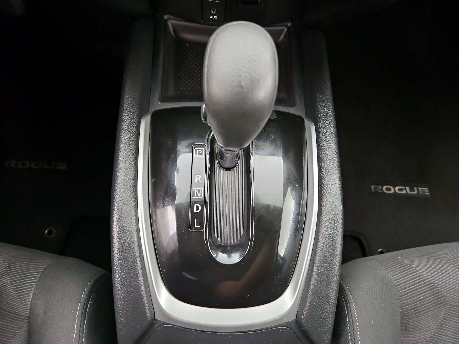 Thumbnail: 2016 Nissan Rogue - 17