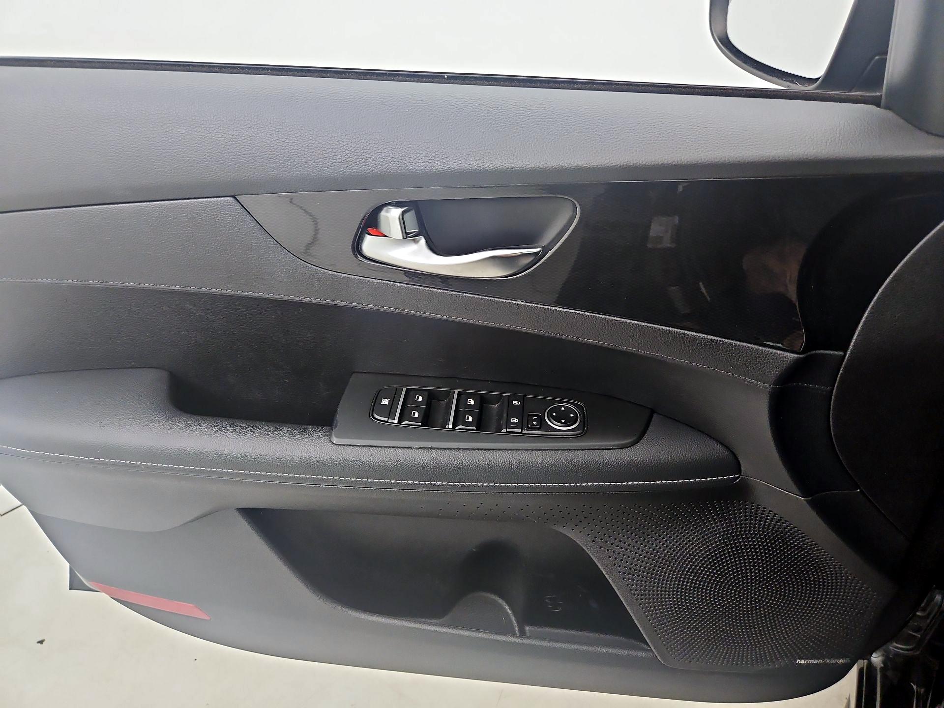 Thumbnail: 2023 Kia Forte - 12