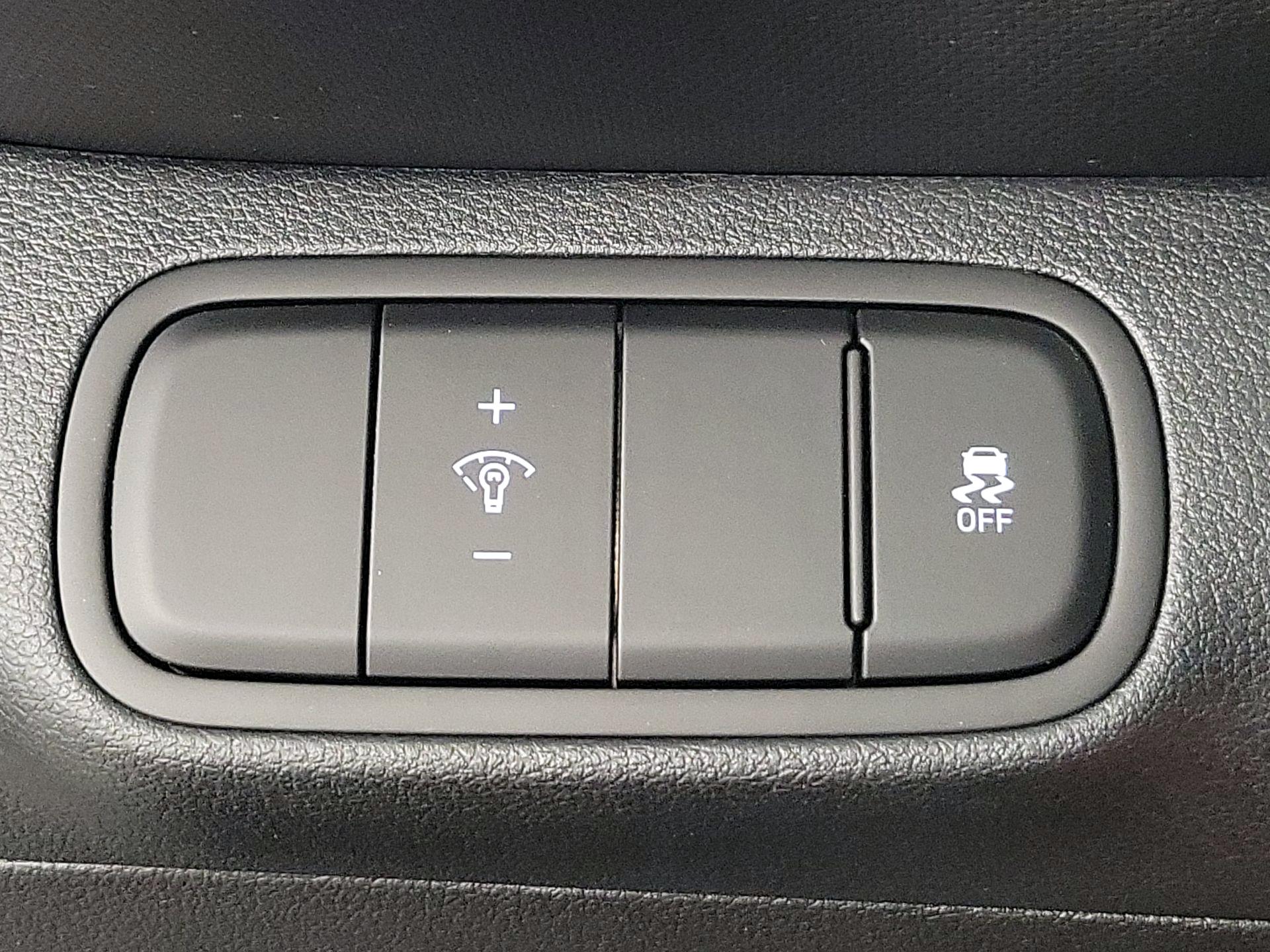 Thumbnail: 2023 Hyundai Venue - 13