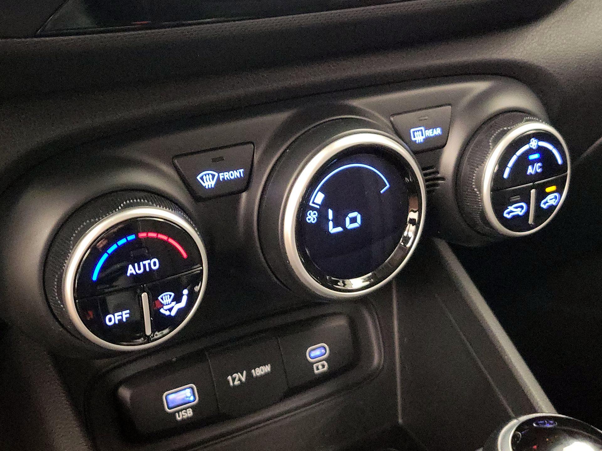 Thumbnail: 2023 Hyundai Venue - 16