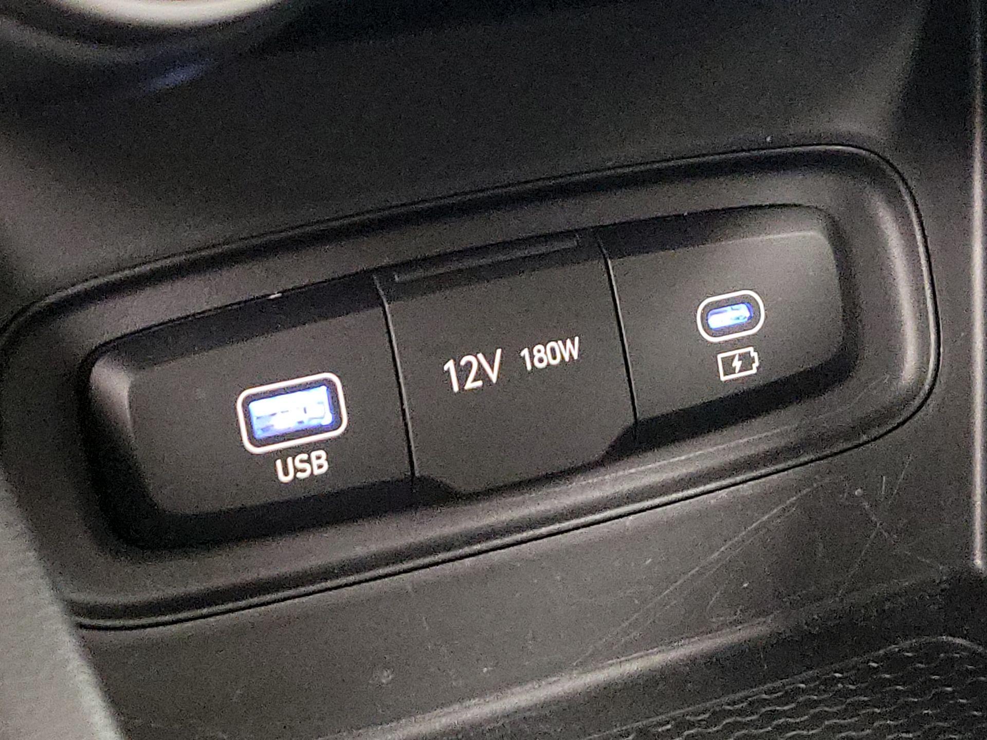 Thumbnail: 2023 Hyundai Venue - 18