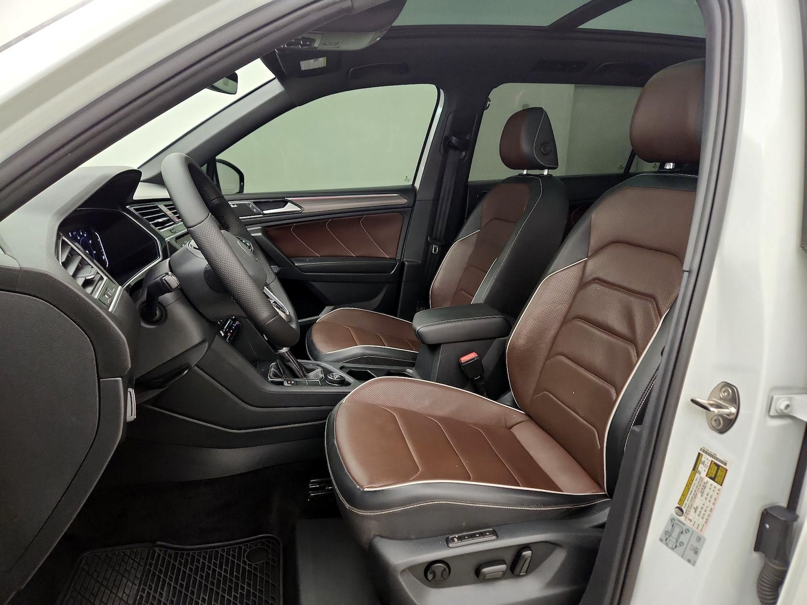 2022 Volkswagen Tiguan SEL R-LINE - Photo 12