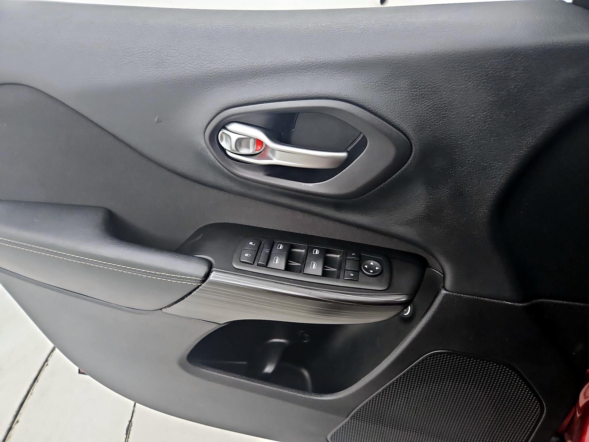 Thumbnail: 2014 Jeep Cherokee - 10