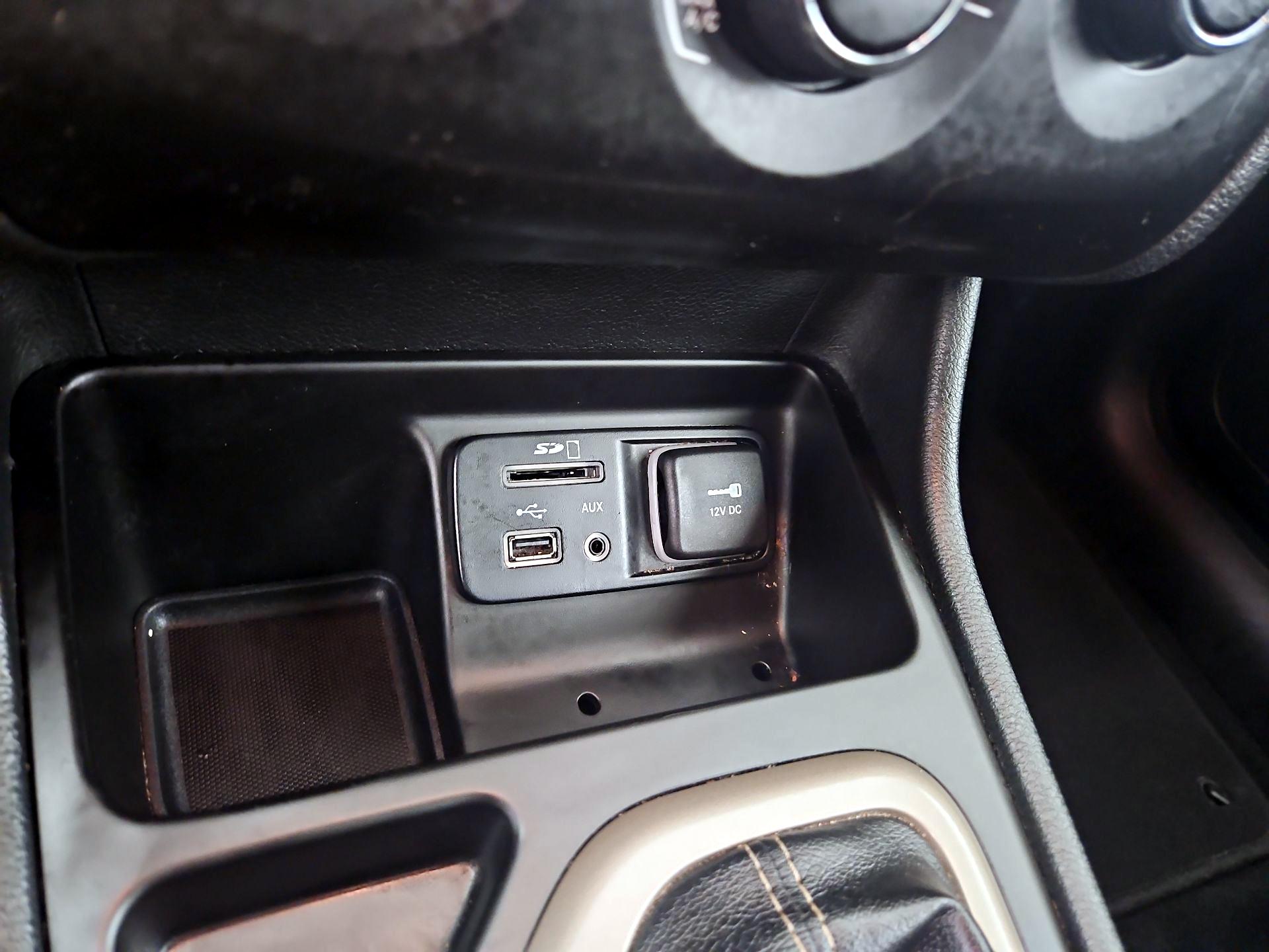 Thumbnail: 2014 Jeep Cherokee - 17