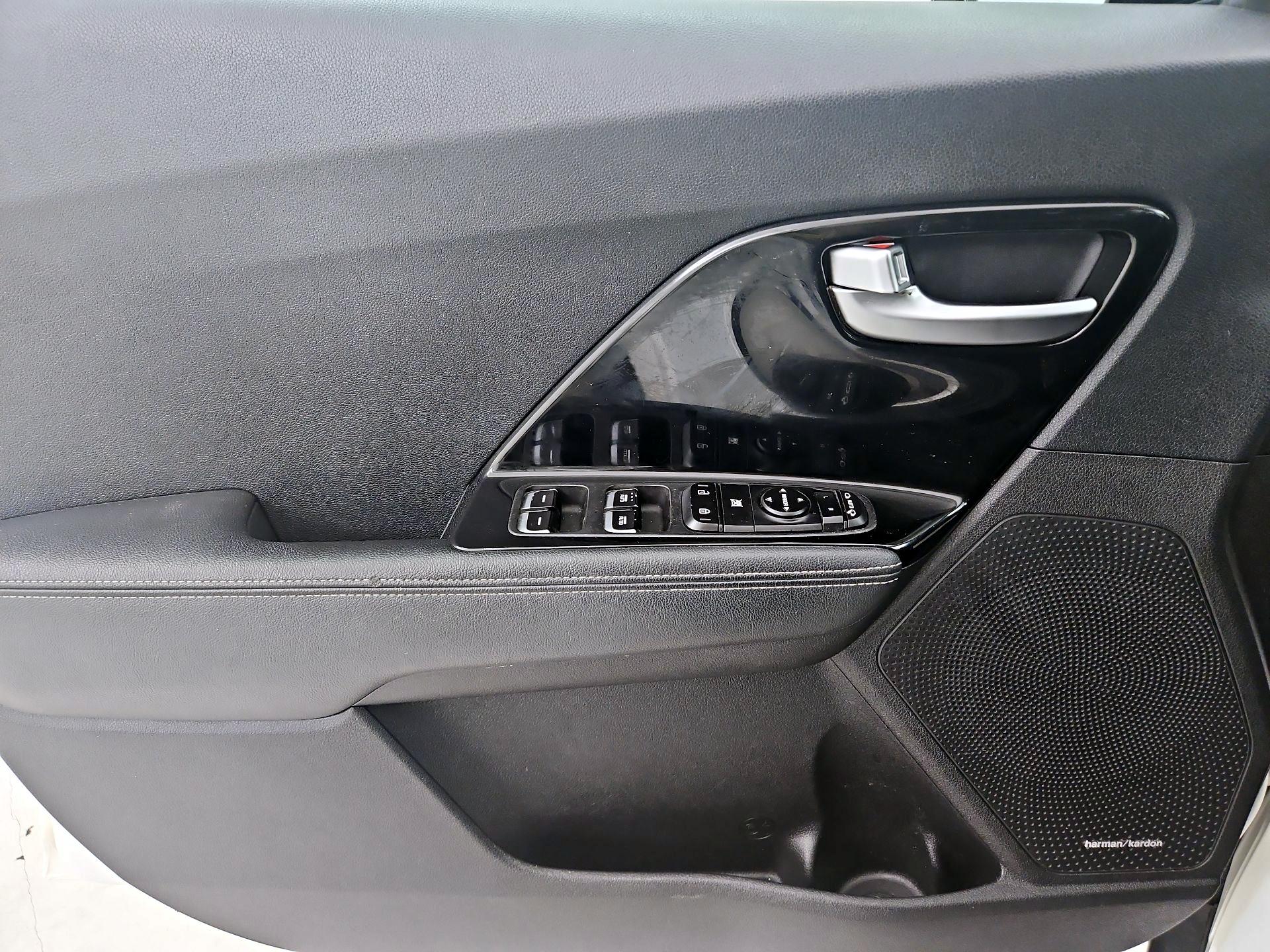 Thumbnail: 2017 Kia Niro - 12