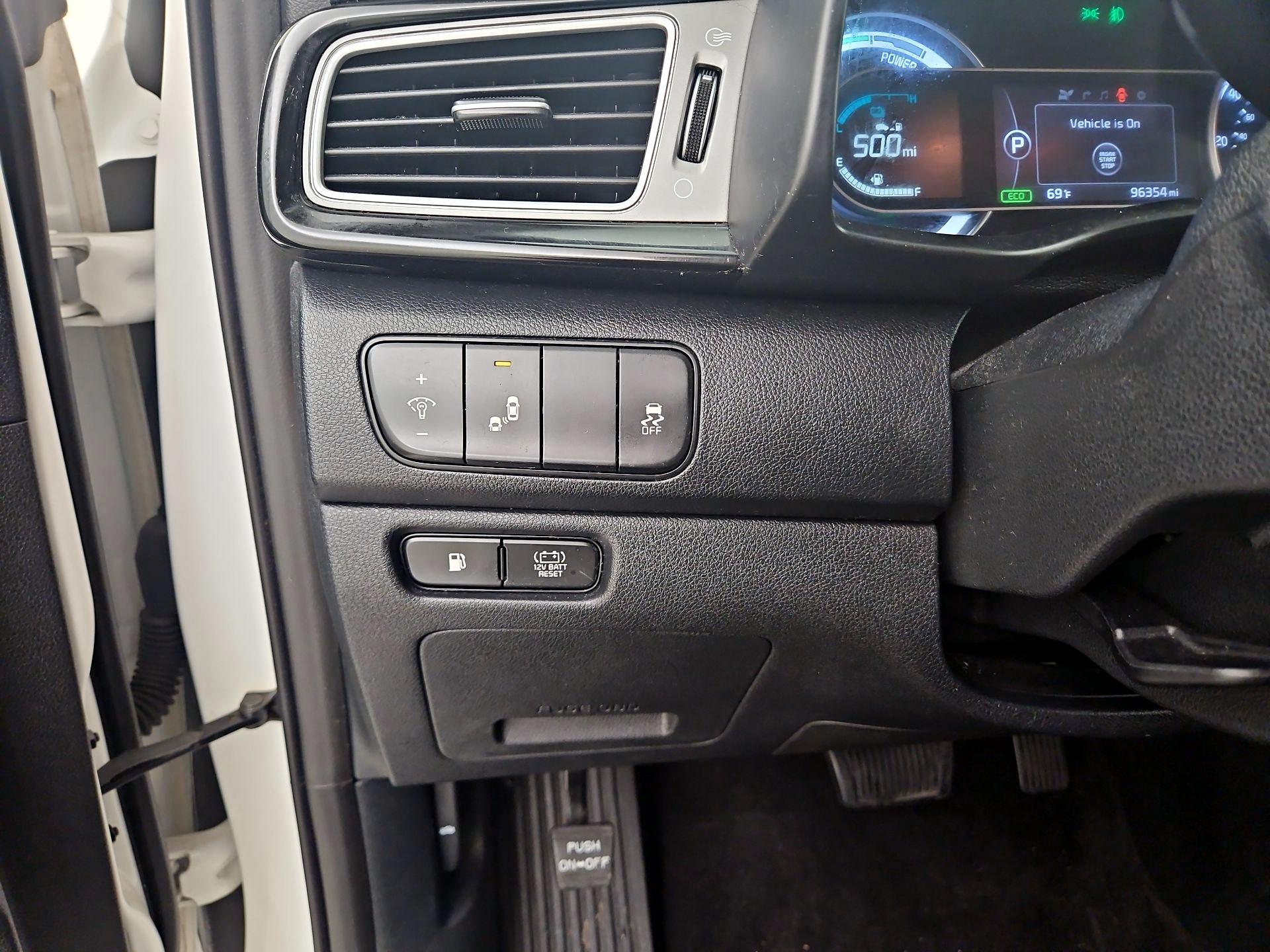 Thumbnail: 2017 Kia Niro - 13