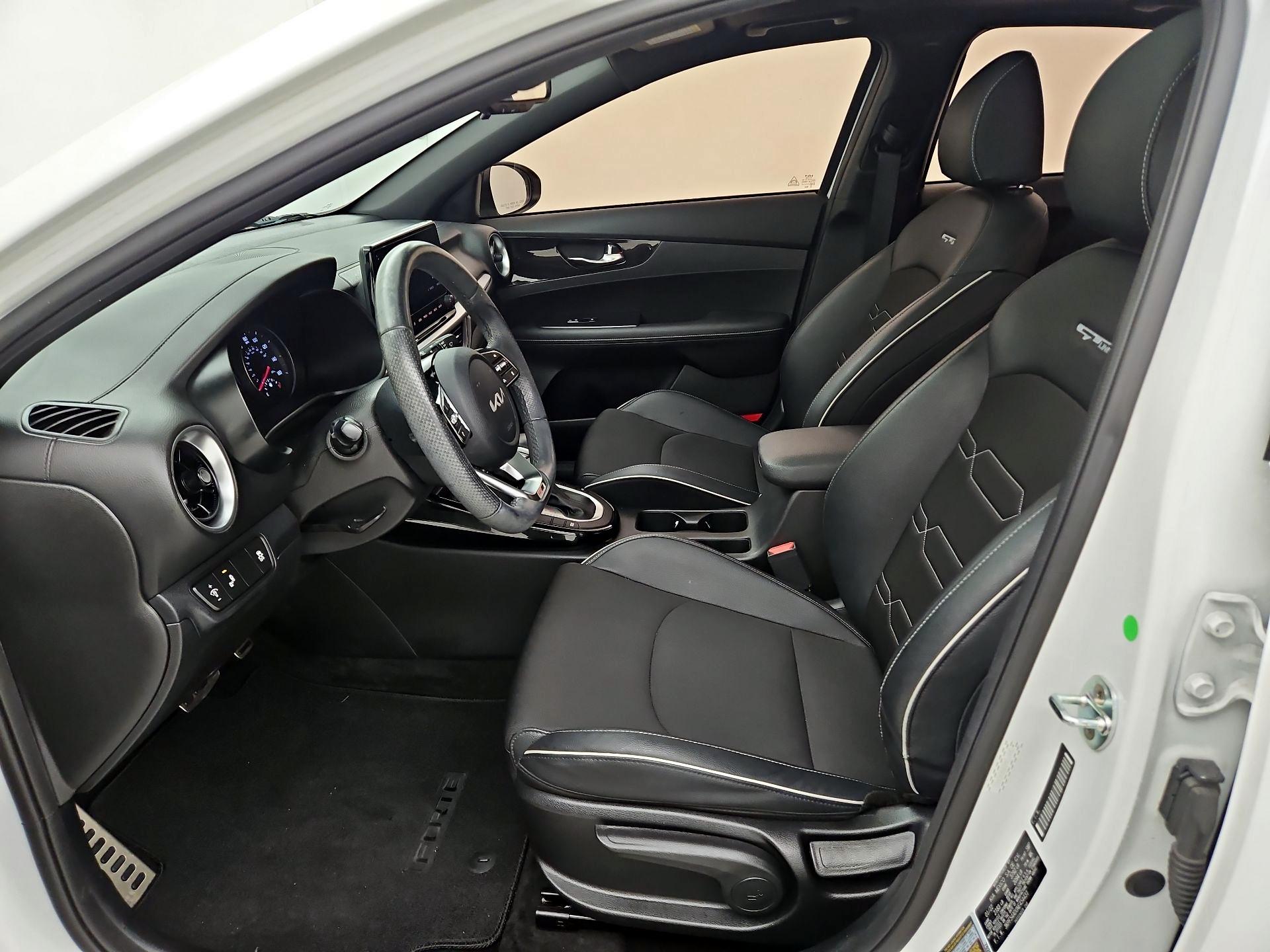 Thumbnail: 2022 Kia Forte - 11