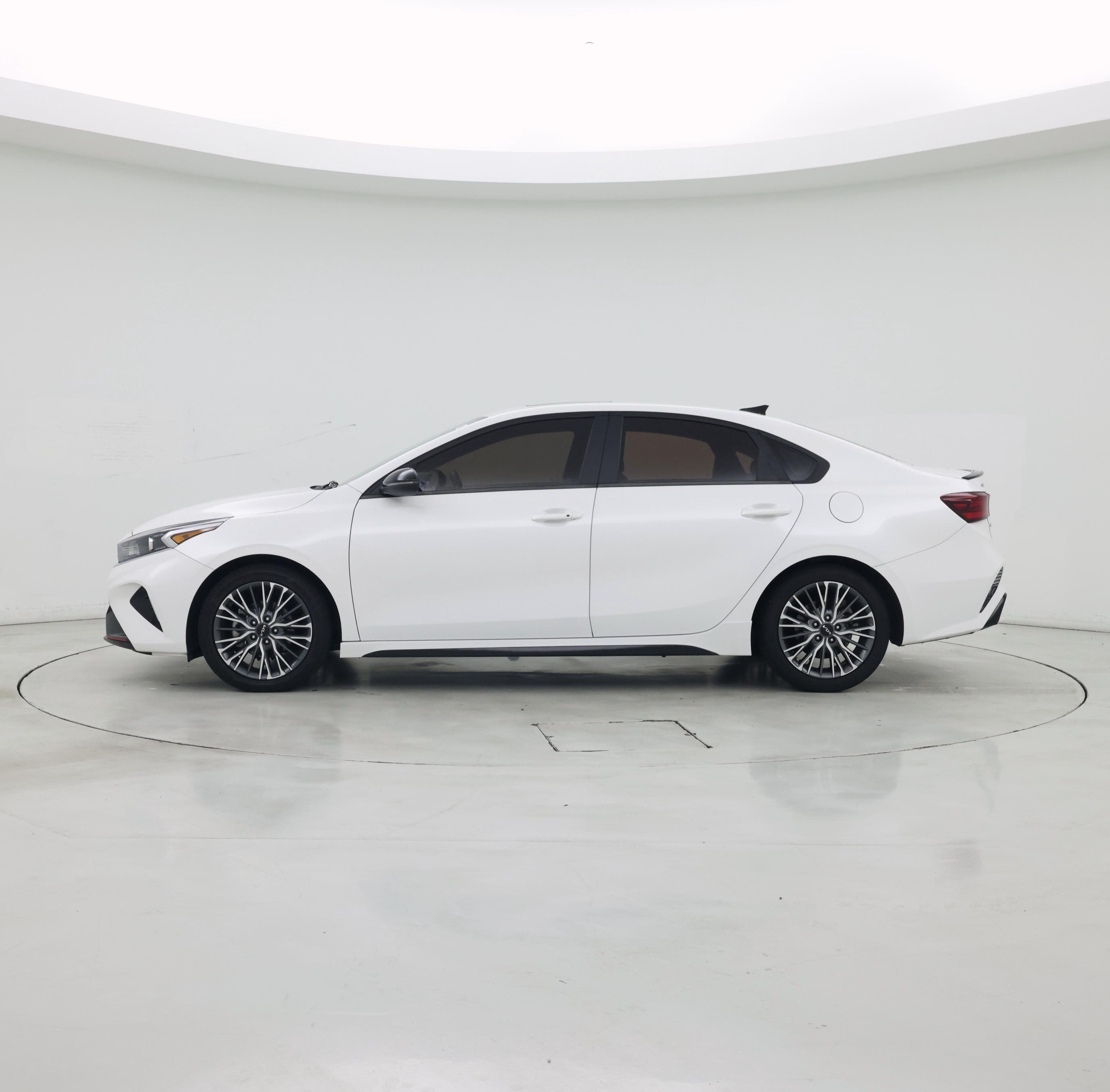 Thumbnail: 2022 Kia Forte - 3