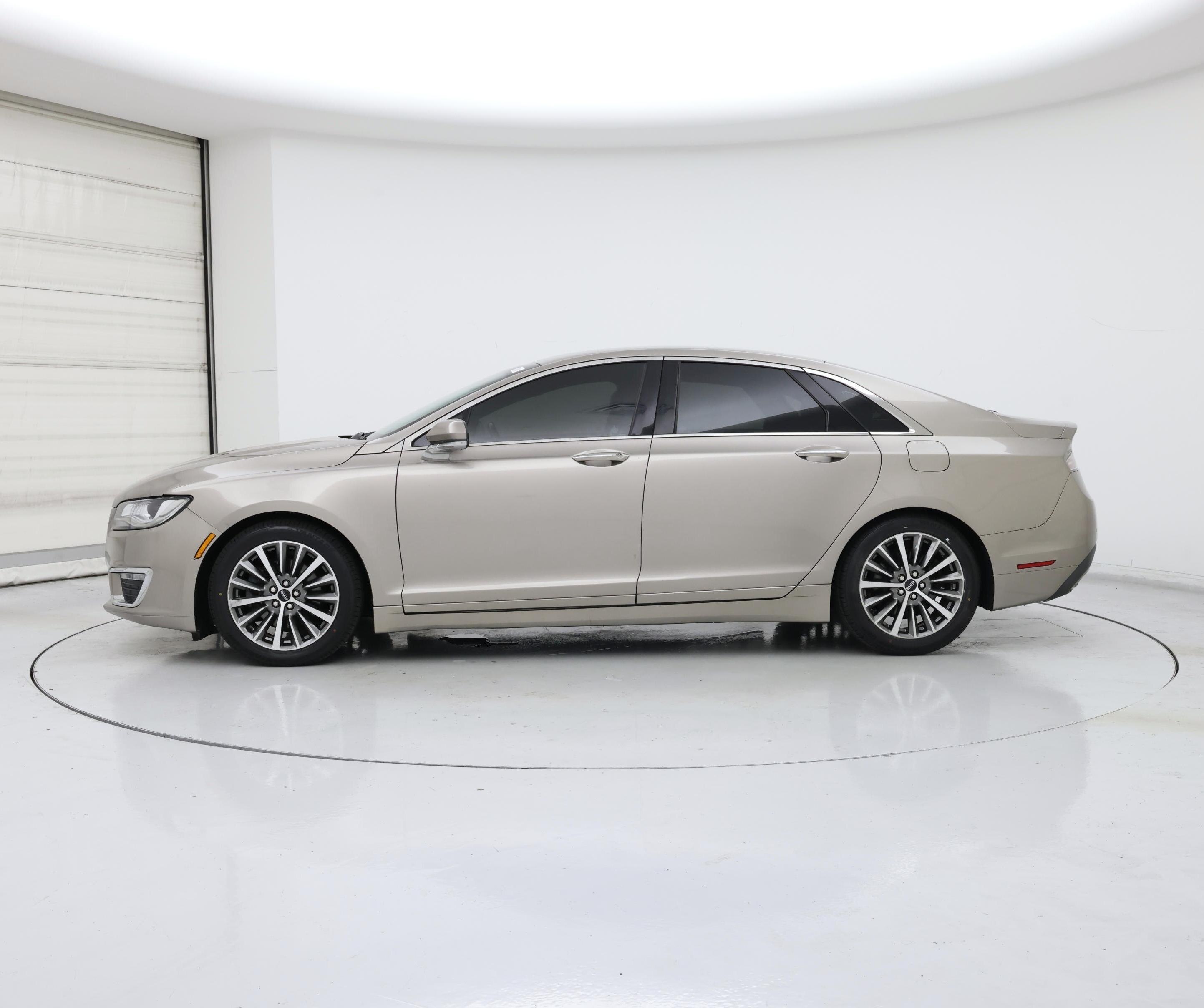Thumbnail: 2020 Lincoln MKZ - 3