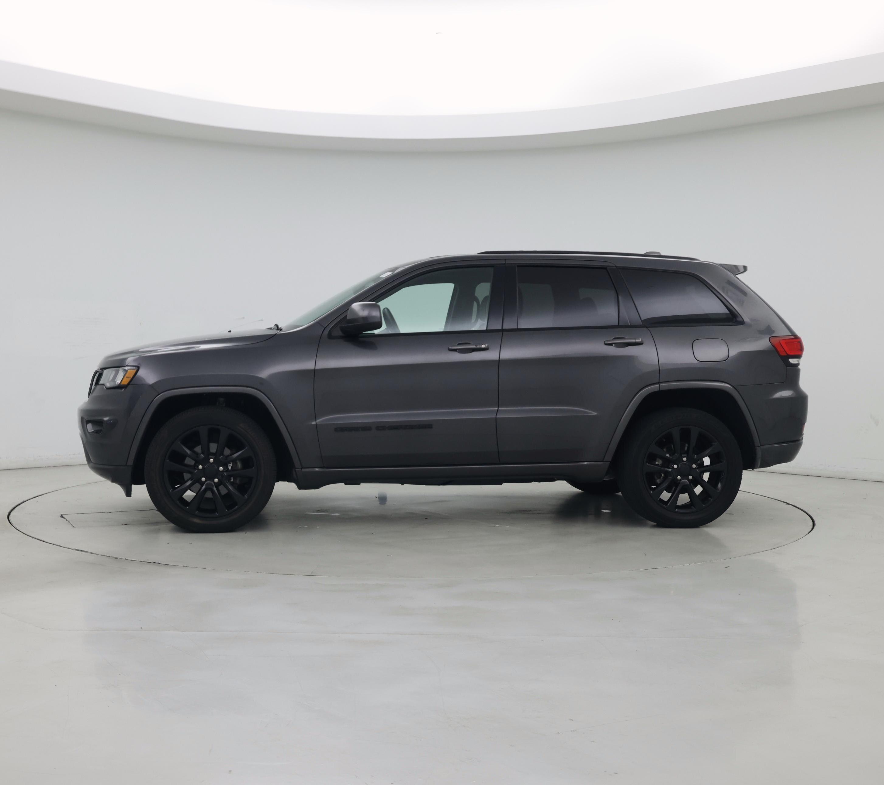 Thumbnail: 2017 Jeep Grand Cherokee - 3