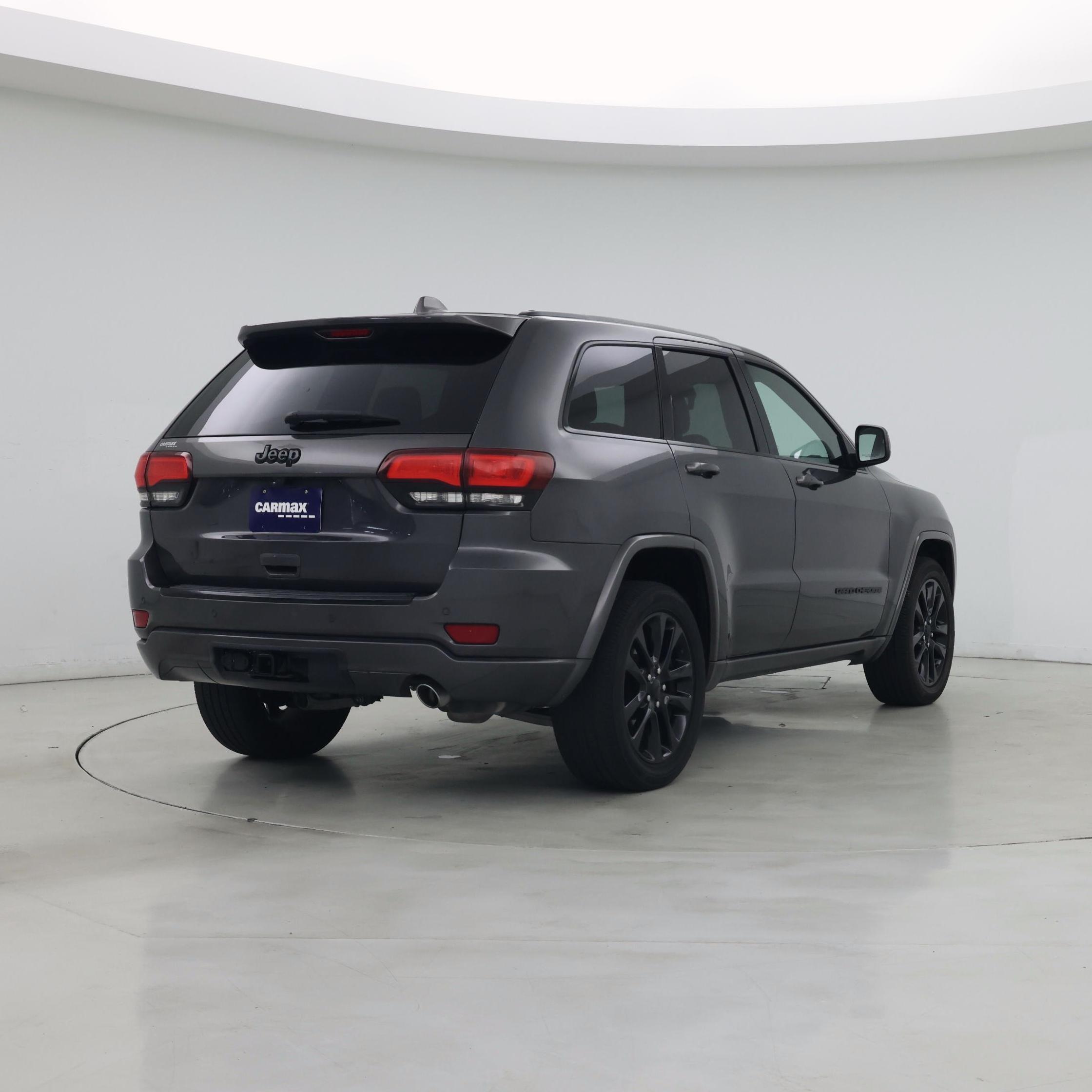 Thumbnail: 2017 Jeep Grand Cherokee - 8