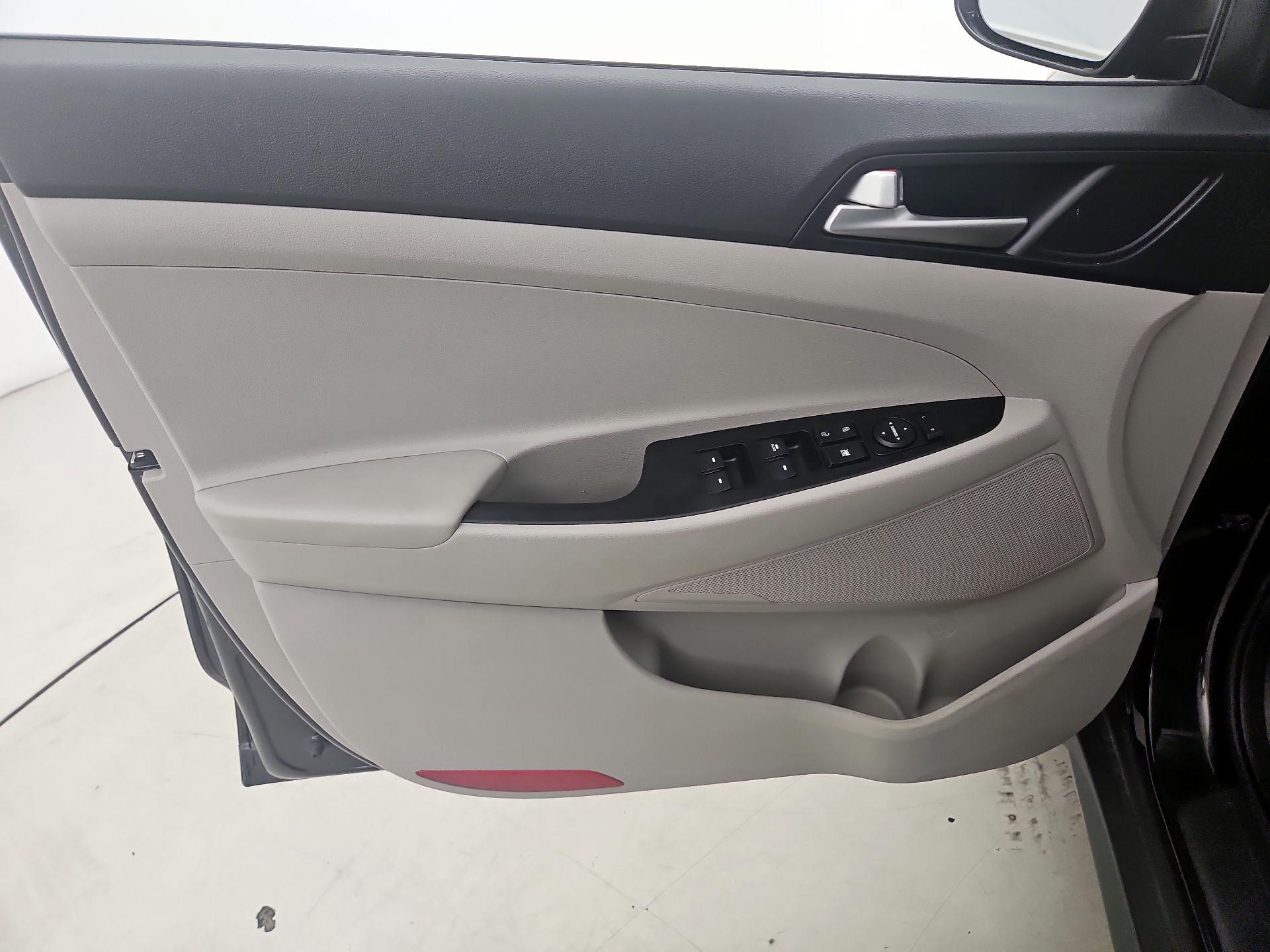 Thumbnail: 2019 Hyundai Tucson - 12