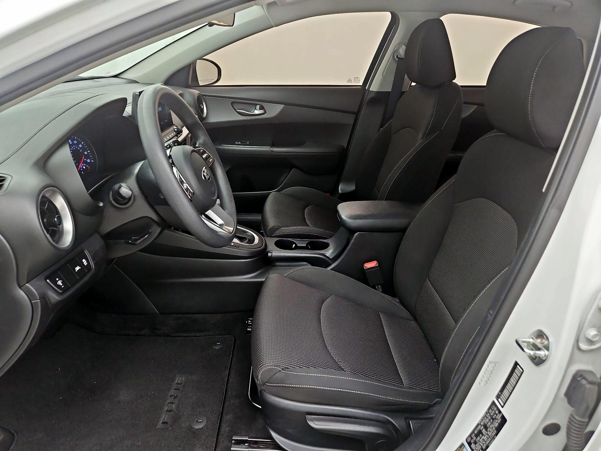 Thumbnail: 2020 Kia Forte - 11