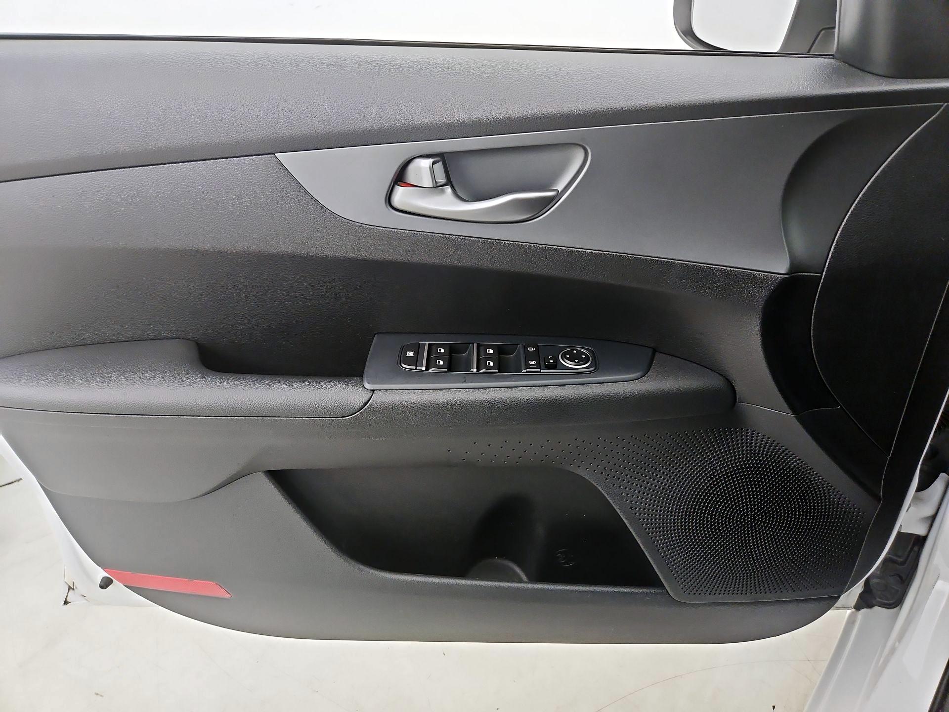 Thumbnail: 2020 Kia Forte - 12