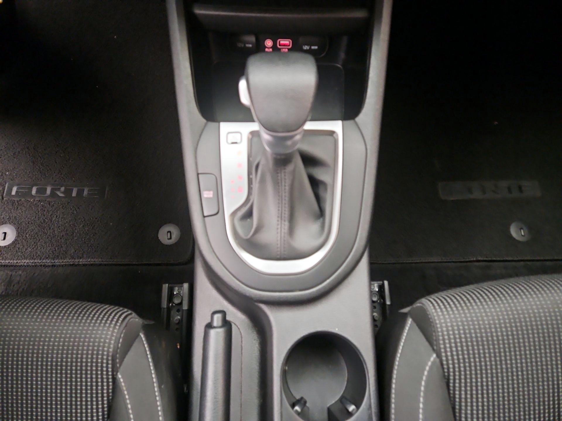 Thumbnail: 2020 Kia Forte - 17