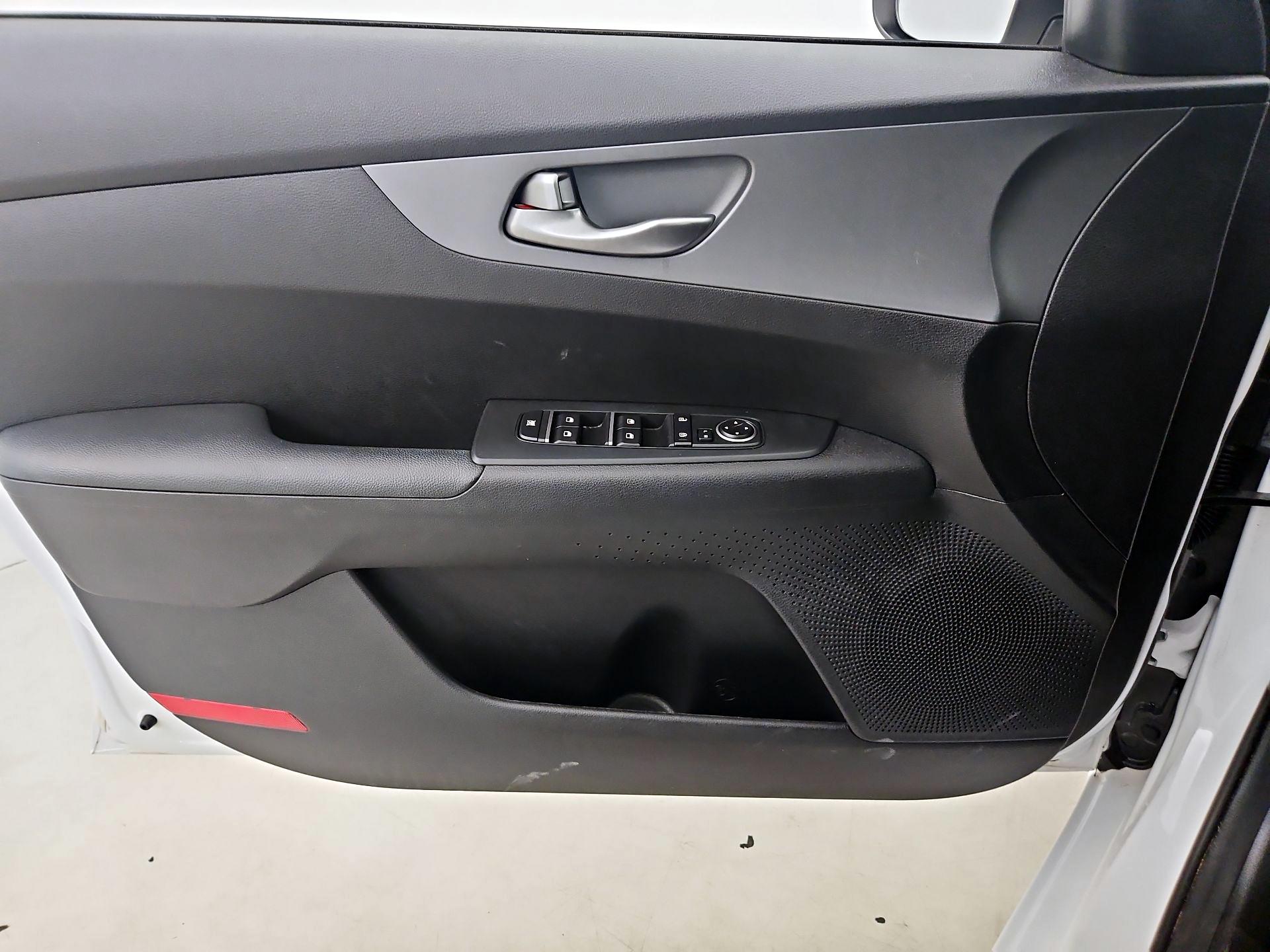 Thumbnail: 2021 Kia Forte - 12
