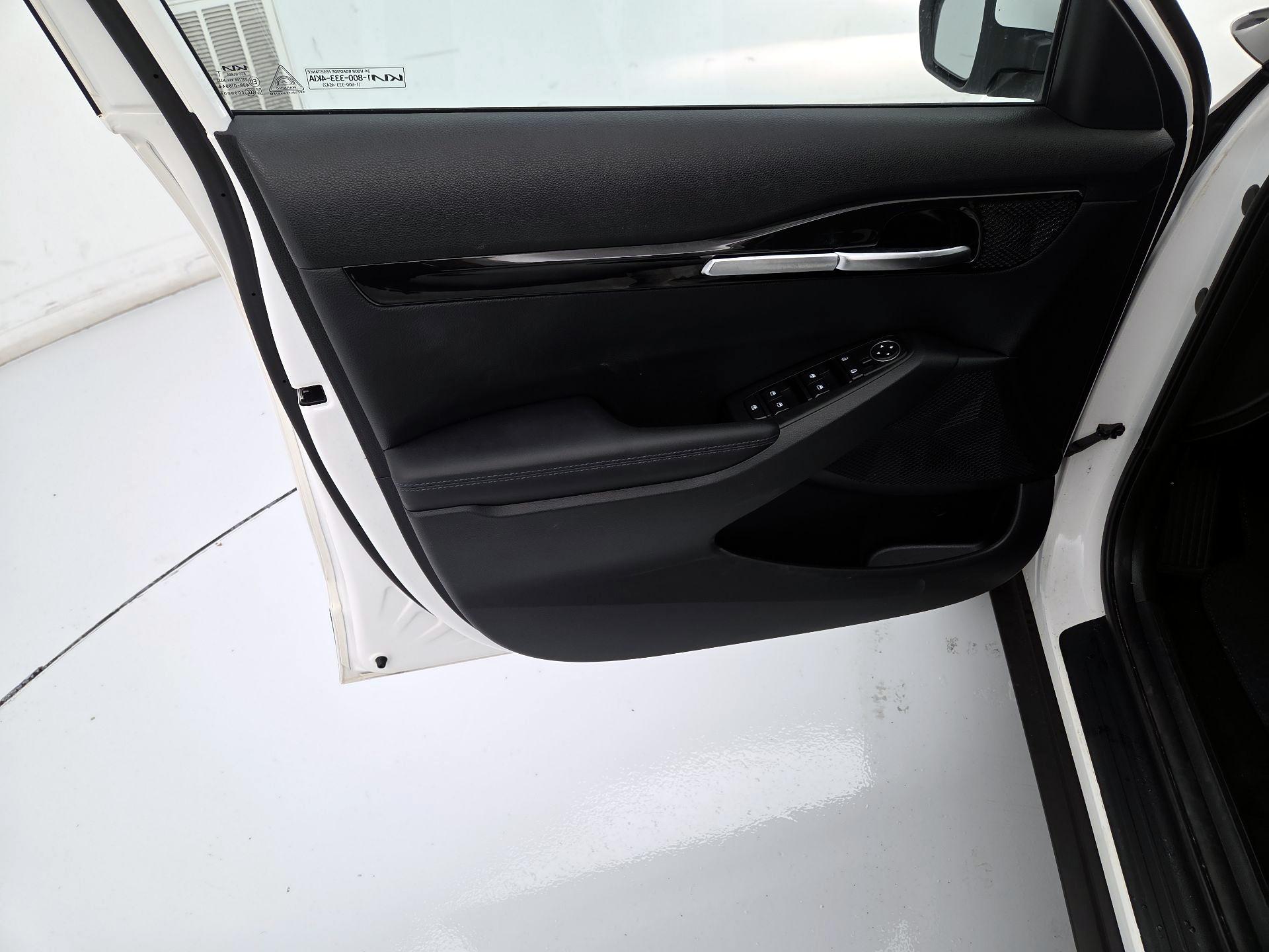 Thumbnail: 2023 Kia Seltos - 12