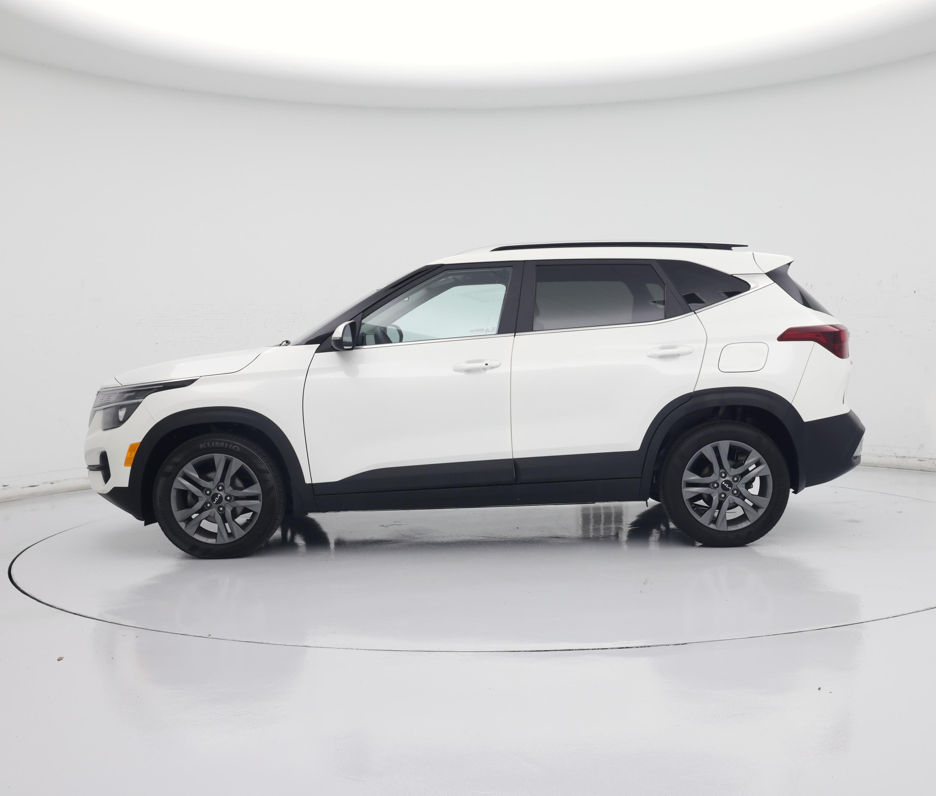 Thumbnail: 2023 Kia Seltos - 3