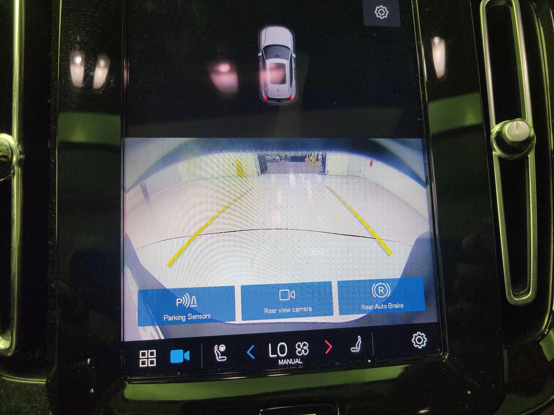 Thumbnail: 2024 Volvo XC40 - 14