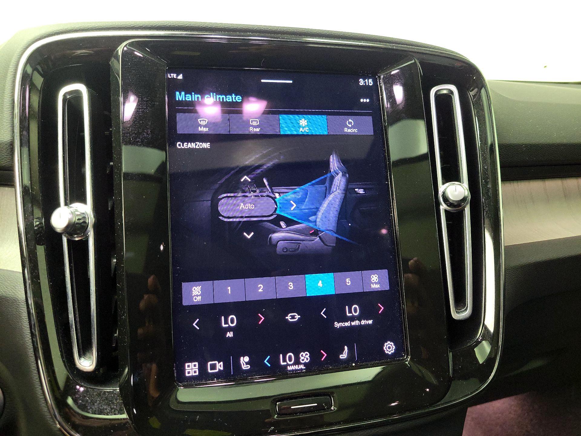 Thumbnail: 2024 Volvo XC40 - 16