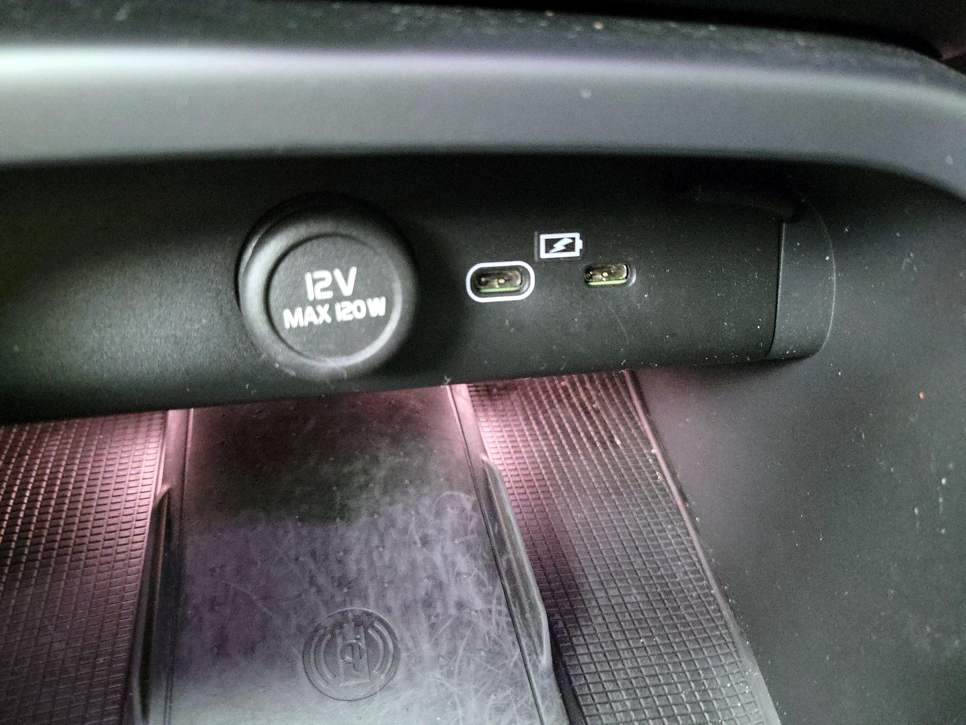 Thumbnail: 2024 Volvo XC40 - 18