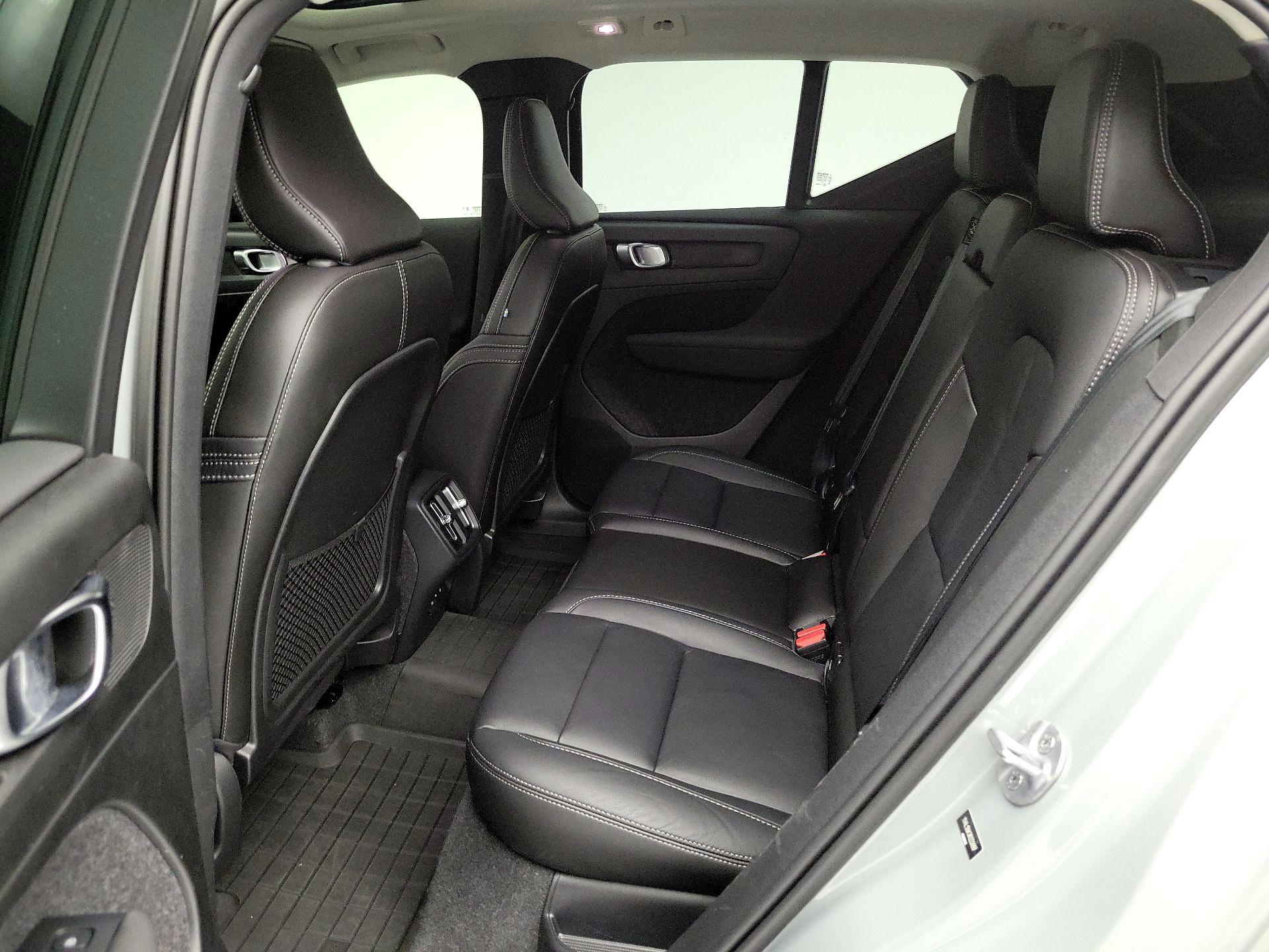 Thumbnail: 2024 Volvo XC40 - 20