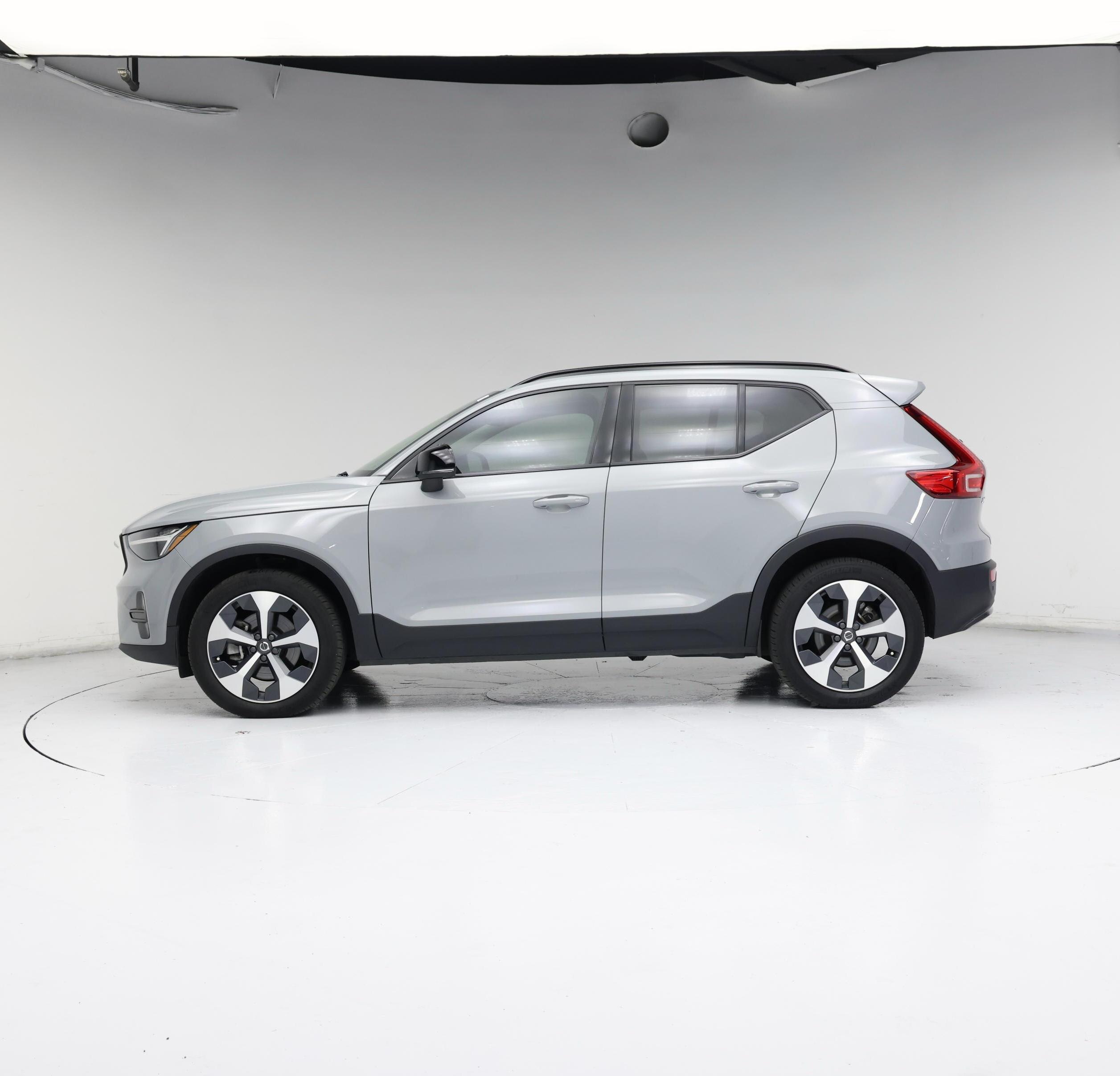 Thumbnail: 2024 Volvo XC40 - 3