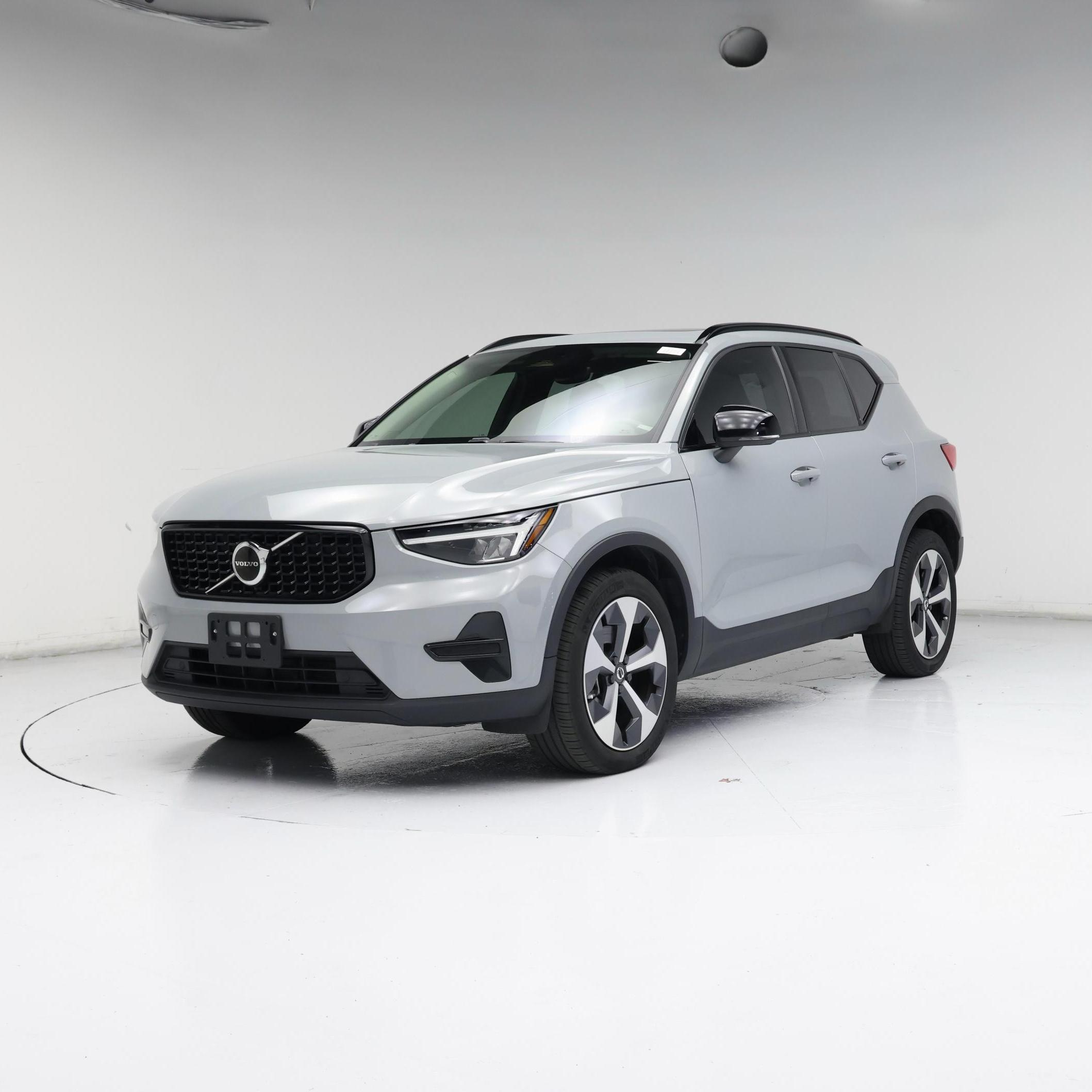 Thumbnail: 2024 Volvo XC40 - 4