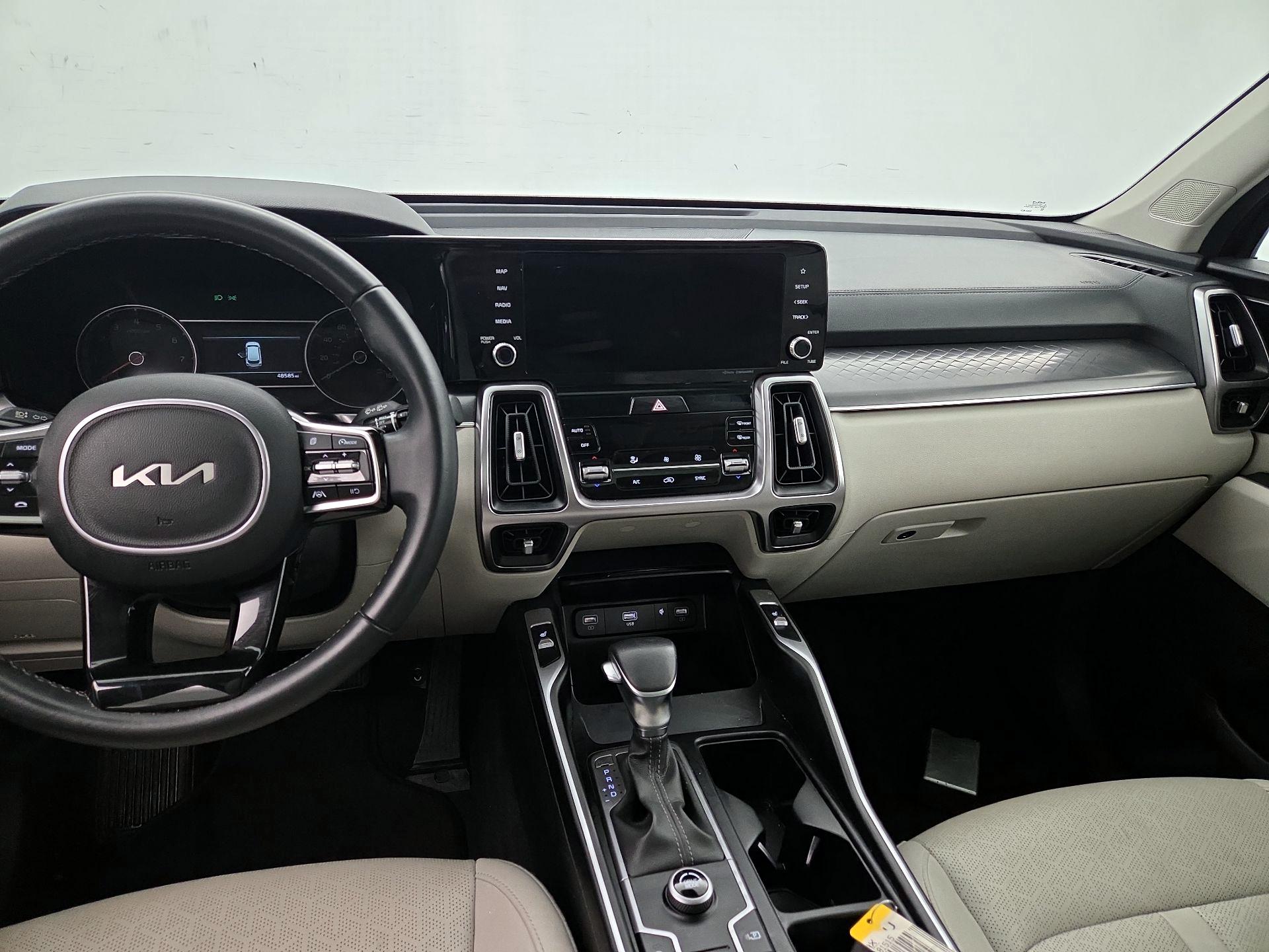 Thumbnail: 2023 Kia Sorento - 9
