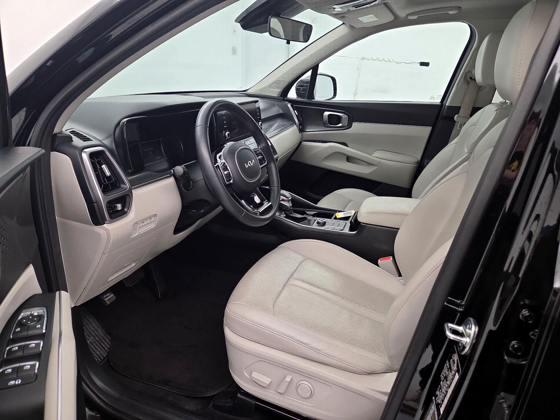 Thumbnail: 2023 Kia Sorento - 11