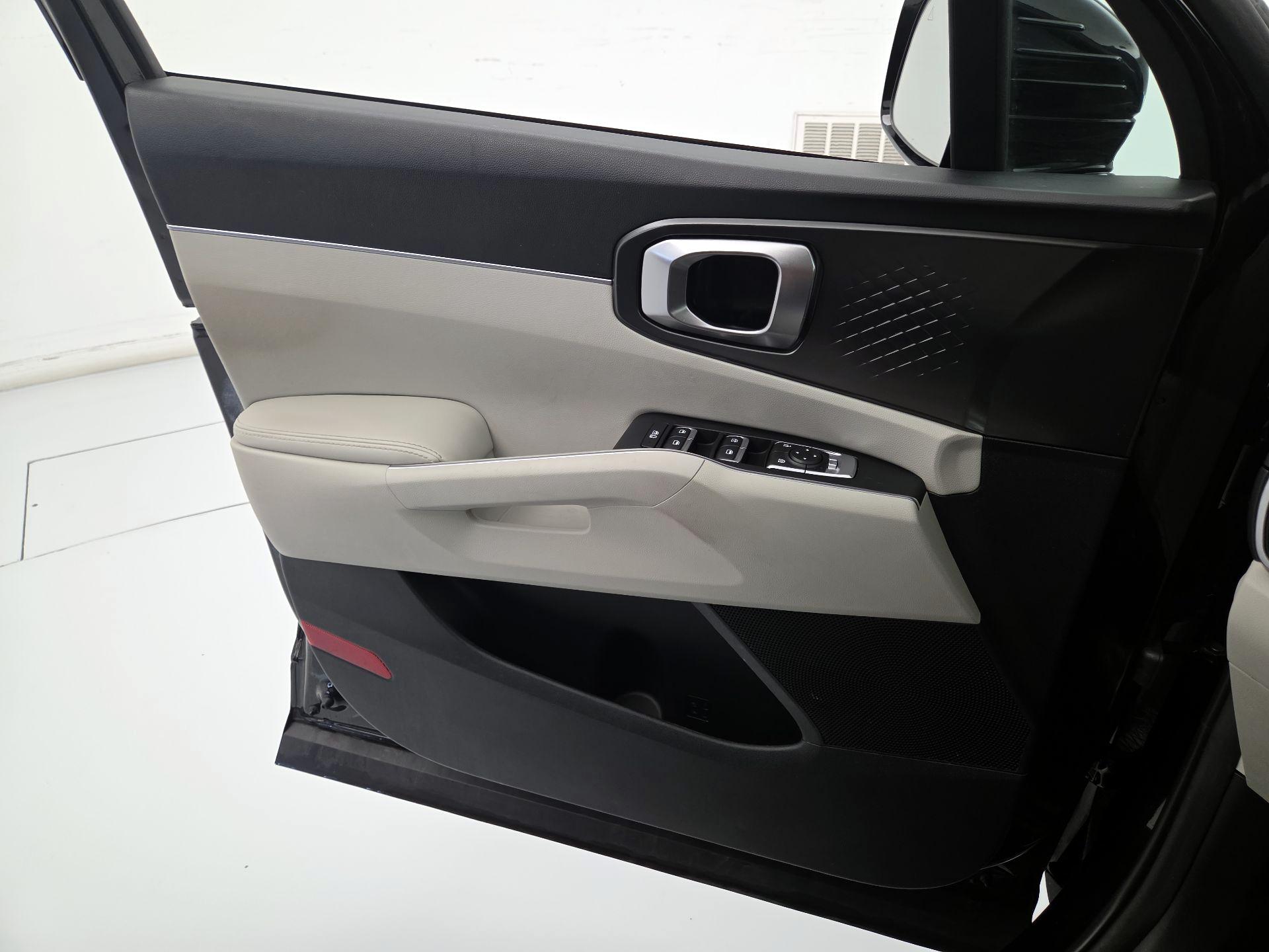Thumbnail: 2023 Kia Sorento - 12