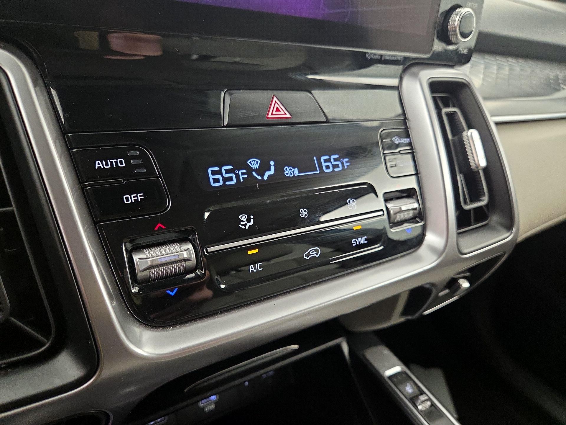 Thumbnail: 2023 Kia Sorento - 16