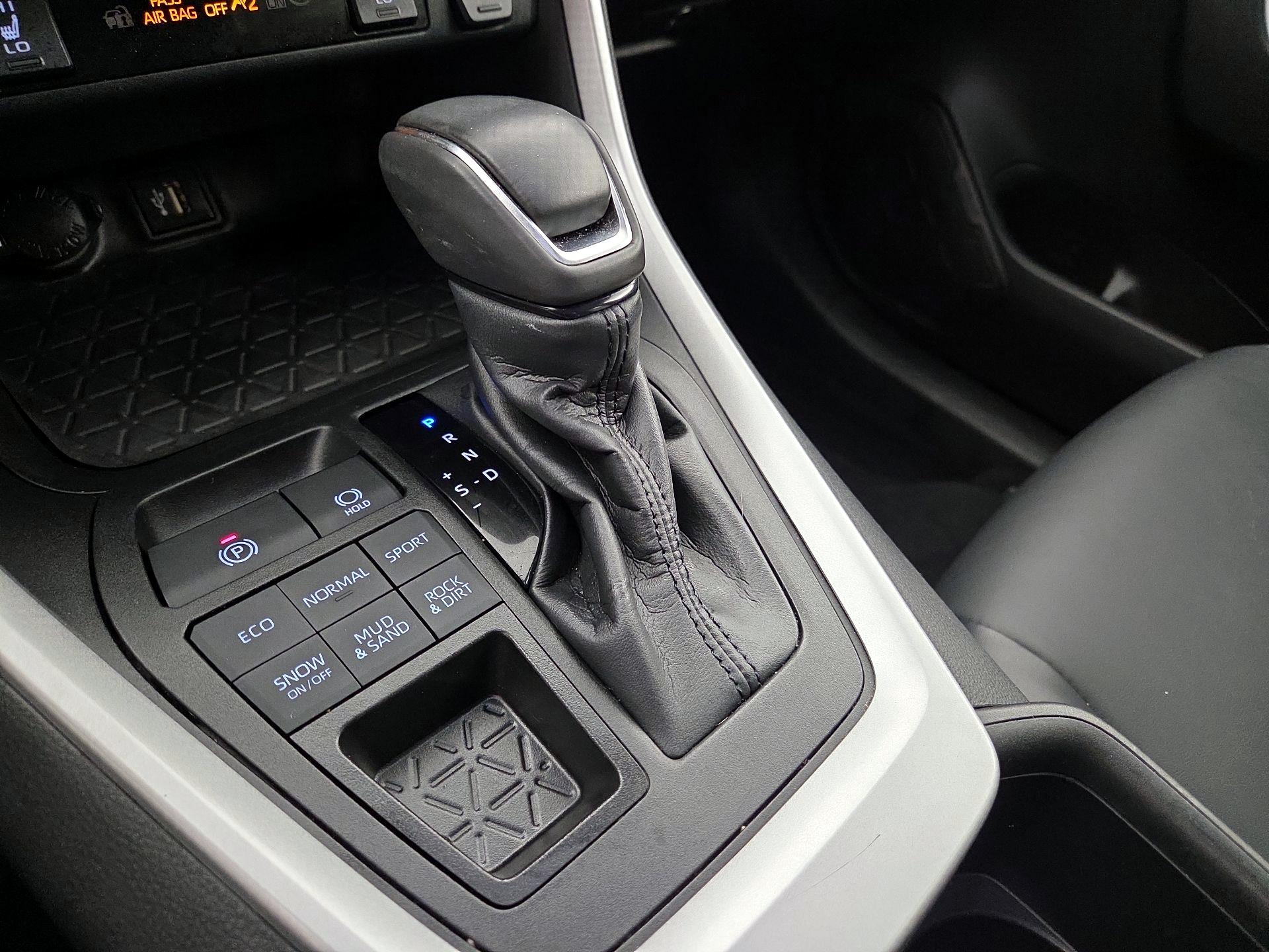 Thumbnail: 2023 Toyota RAV4 - 17