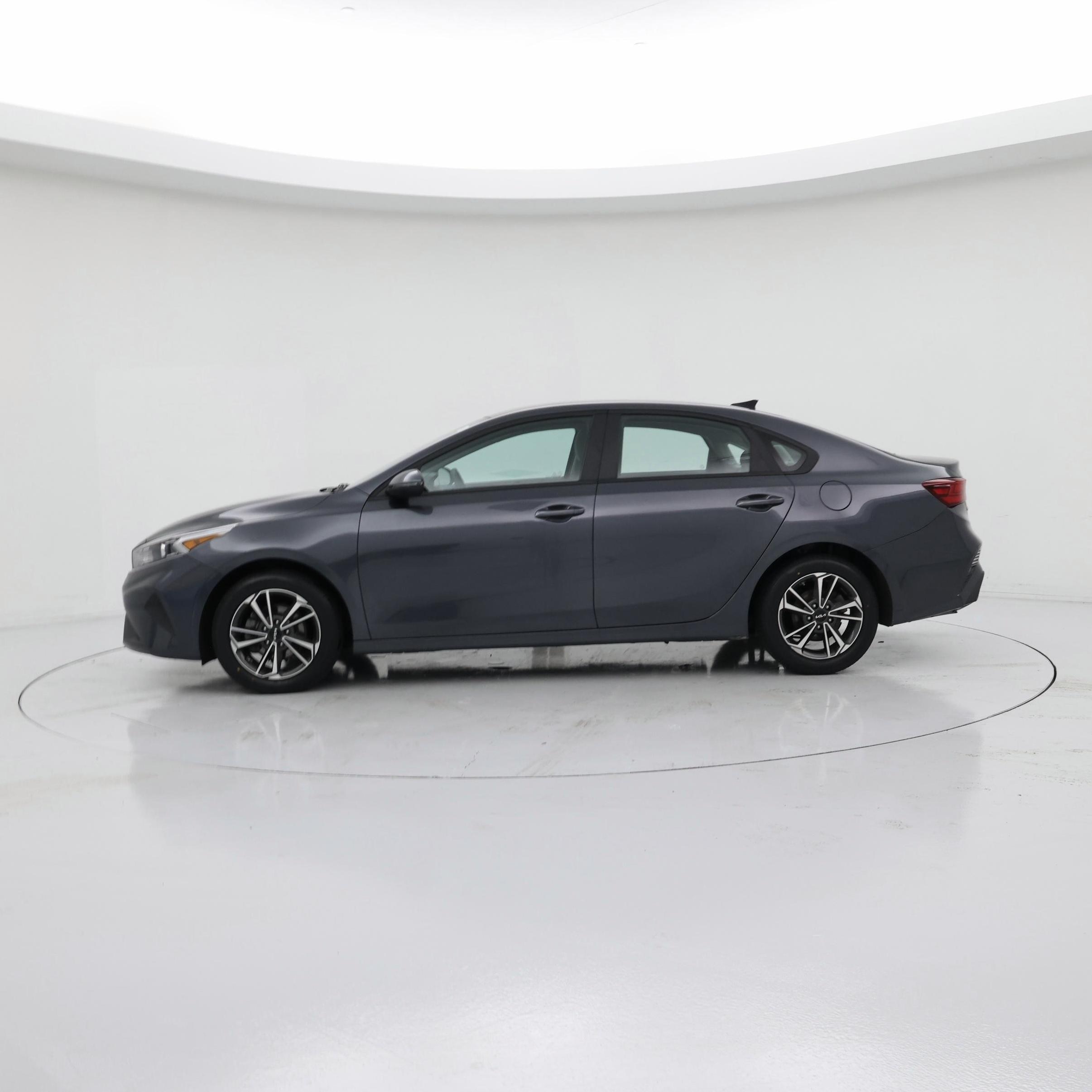 Thumbnail: 2023 Kia Forte - 3