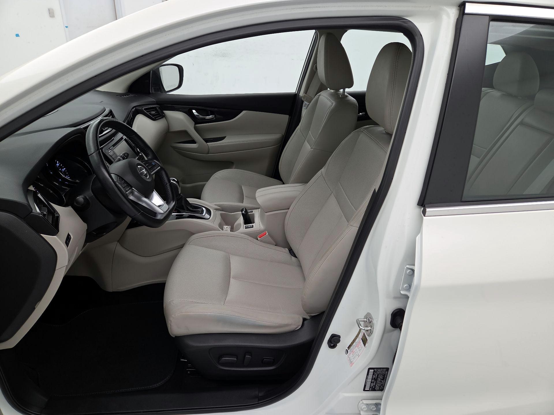 Thumbnail: 2022 Nissan Rogue Sport - 11