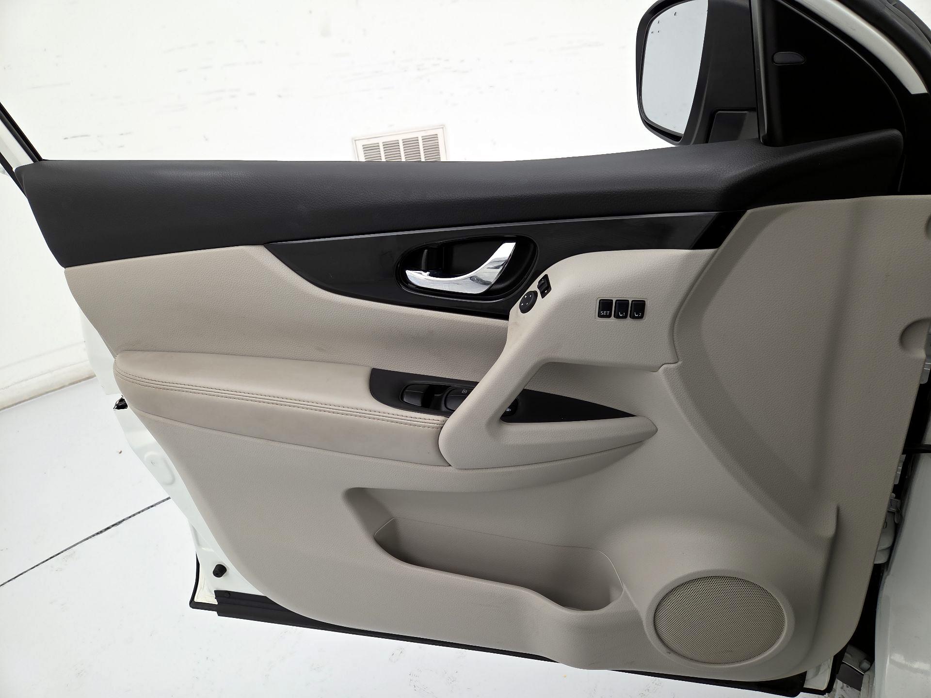 Thumbnail: 2022 Nissan Rogue Sport - 12