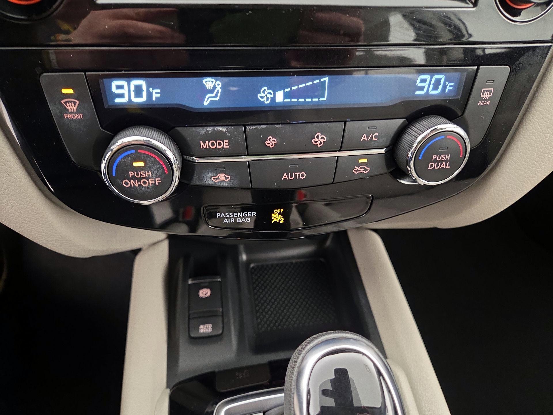 Thumbnail: 2022 Nissan Rogue Sport - 17