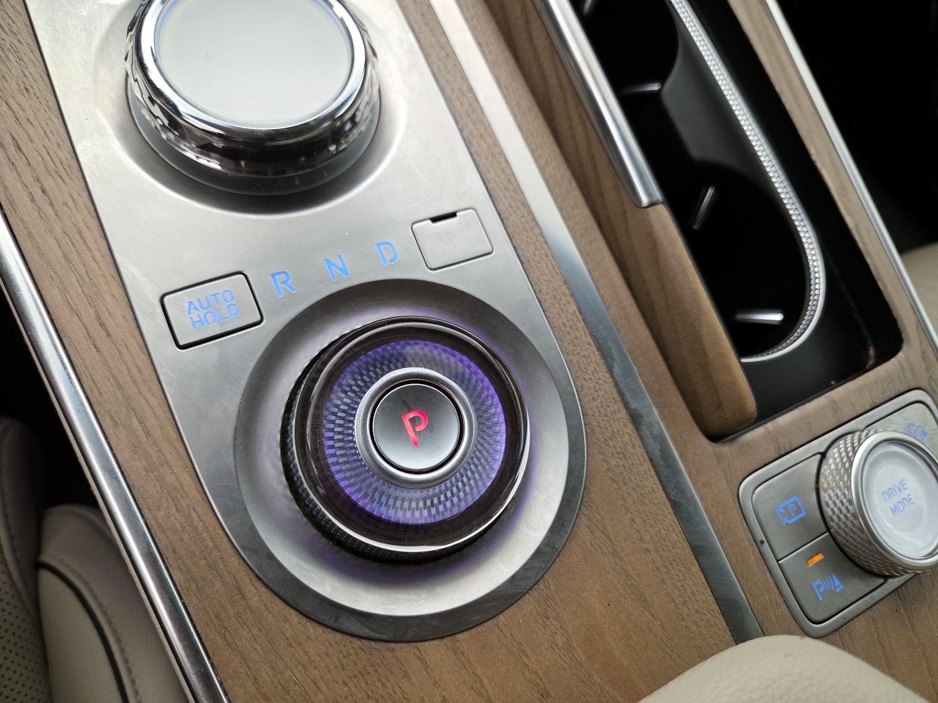 Thumbnail: 2023 Genesis GV80 - 18