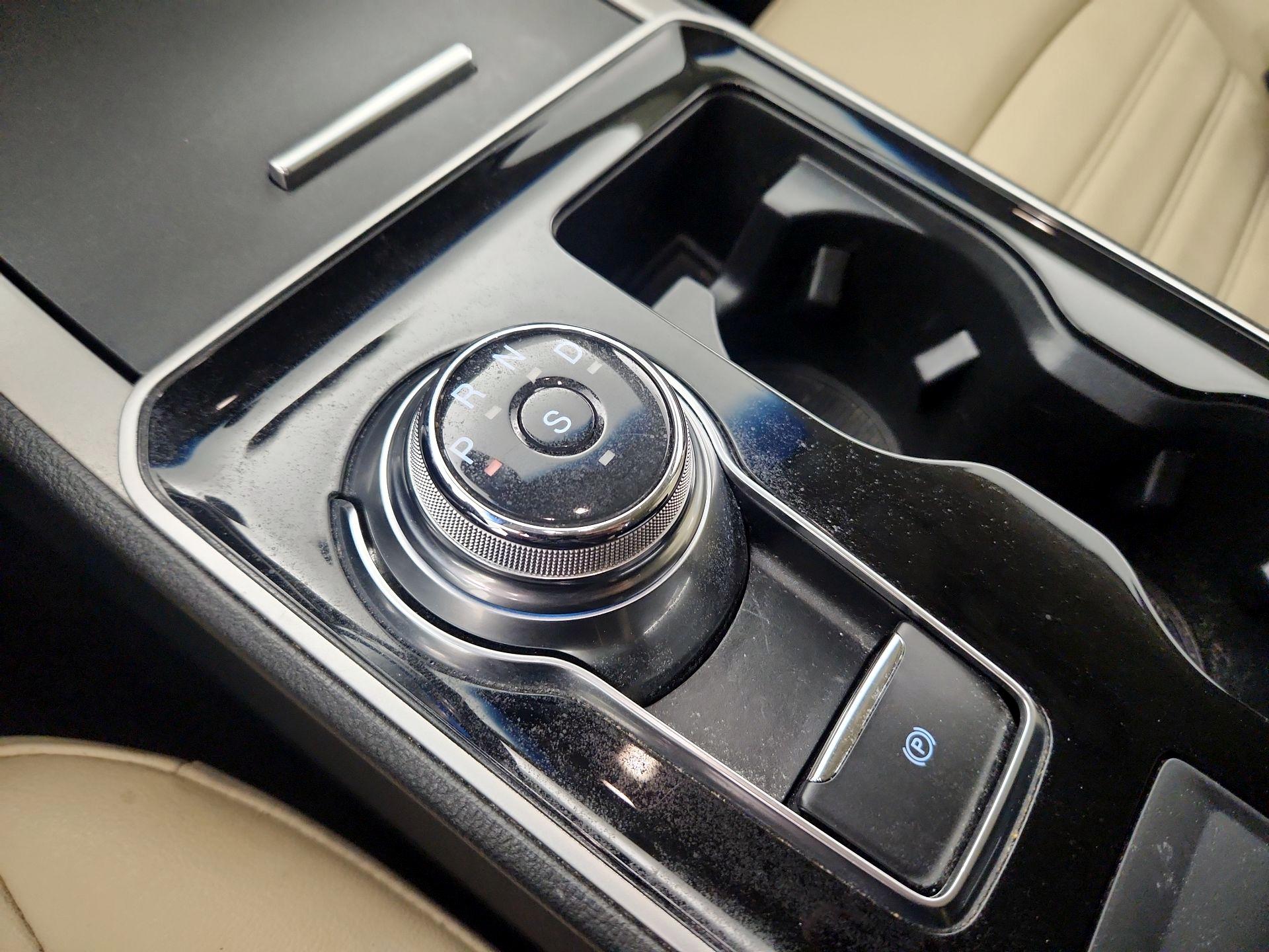 Thumbnail: 2020 Ford Edge - 17