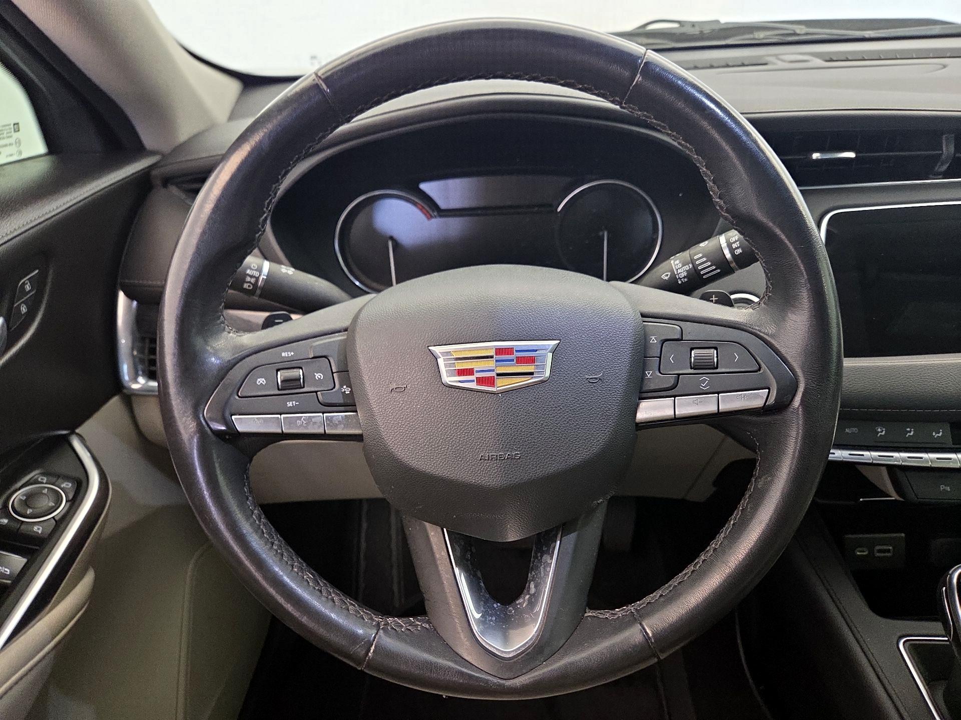 Thumbnail: 2021 Cadillac XT4 - 10