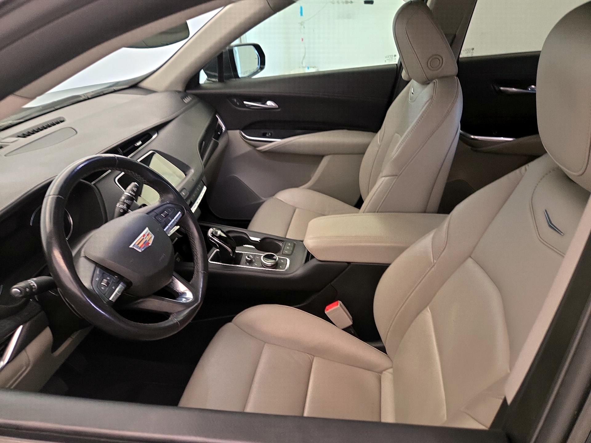 Thumbnail: 2021 Cadillac XT4 - 11